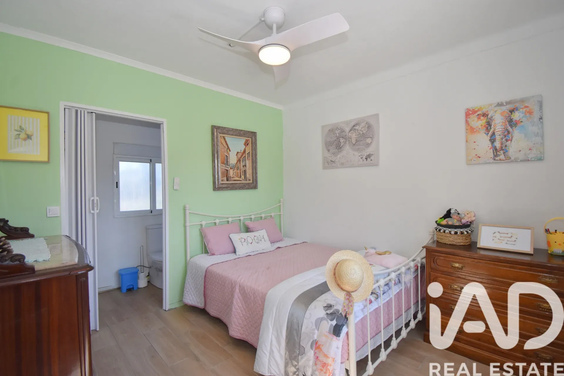 1970s Five-Bedroom House with Garden and Dual Kitchens in Cumeeira, Portugal - View image 29 of 40