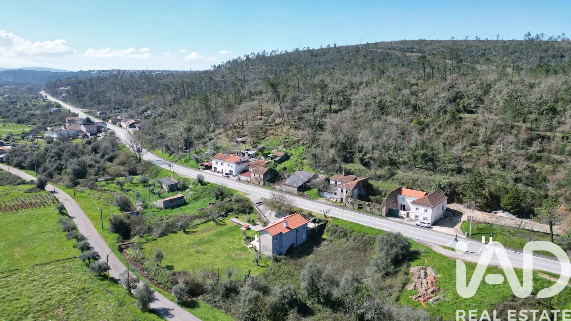 1970s Five-Bedroom House with Garden and Dual Kitchens in Cumeeira, Portugal - View image 39 of 40