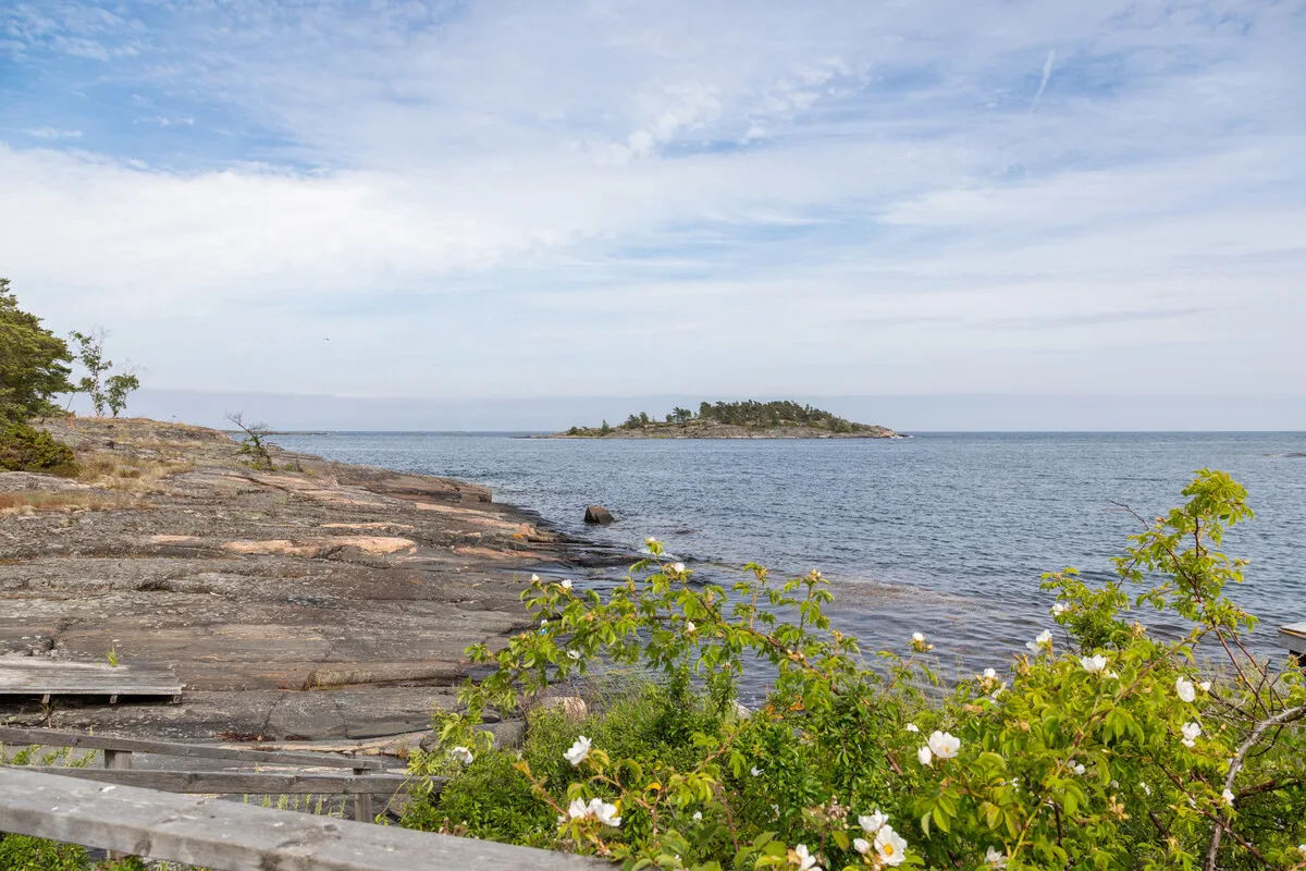 1909 Swedish Coastal Retreat with Expansive Gardens in Loftahammar - View image 6 of 58