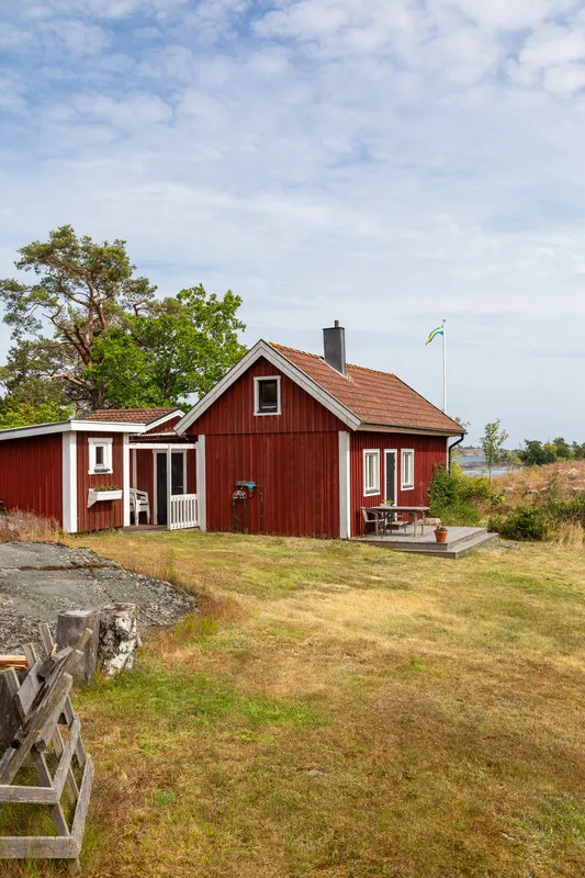 1909 Swedish Coastal Retreat with Expansive Gardens in Loftahammar - View image 8 of 58