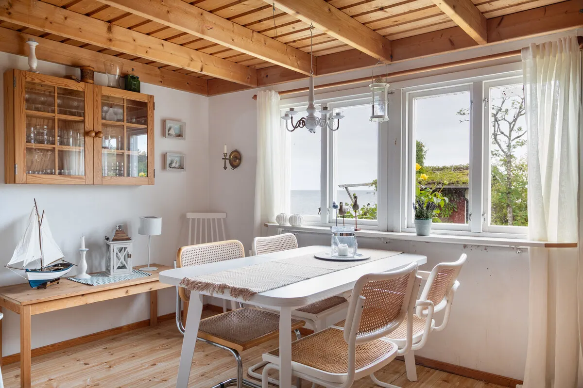 1909 Swedish Coastal Retreat with Expansive Gardens in Loftahammar - View image 10 of 58