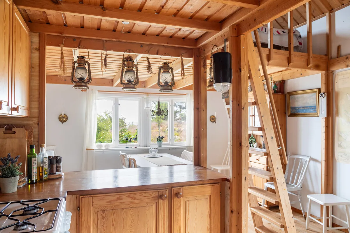 1909 Swedish Coastal Retreat with Expansive Gardens in Loftahammar - View image 12 of 58