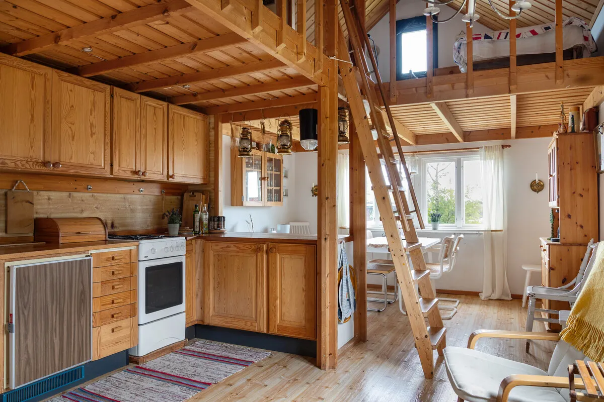 1909 Swedish Coastal Retreat with Expansive Gardens in Loftahammar - View image 16 of 58