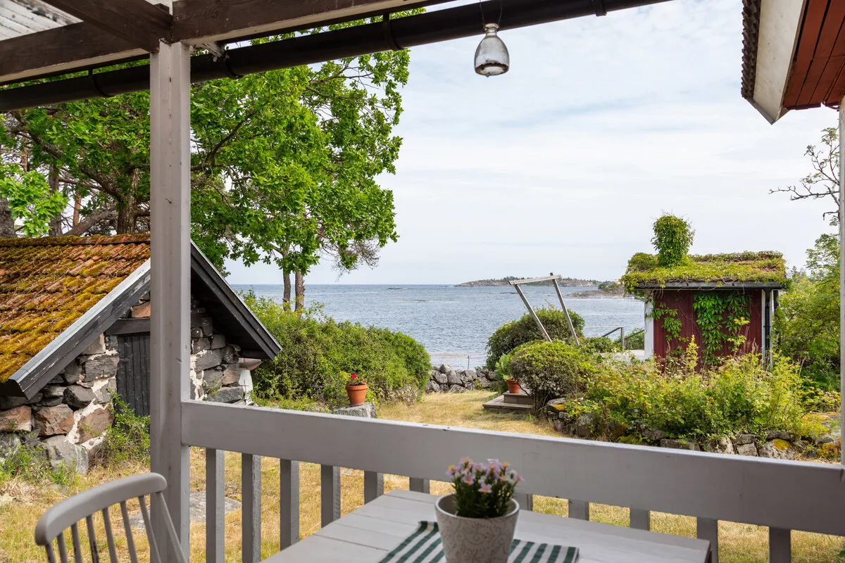 1909 Swedish Coastal Retreat with Expansive Gardens in Loftahammar - View image 20 of 58