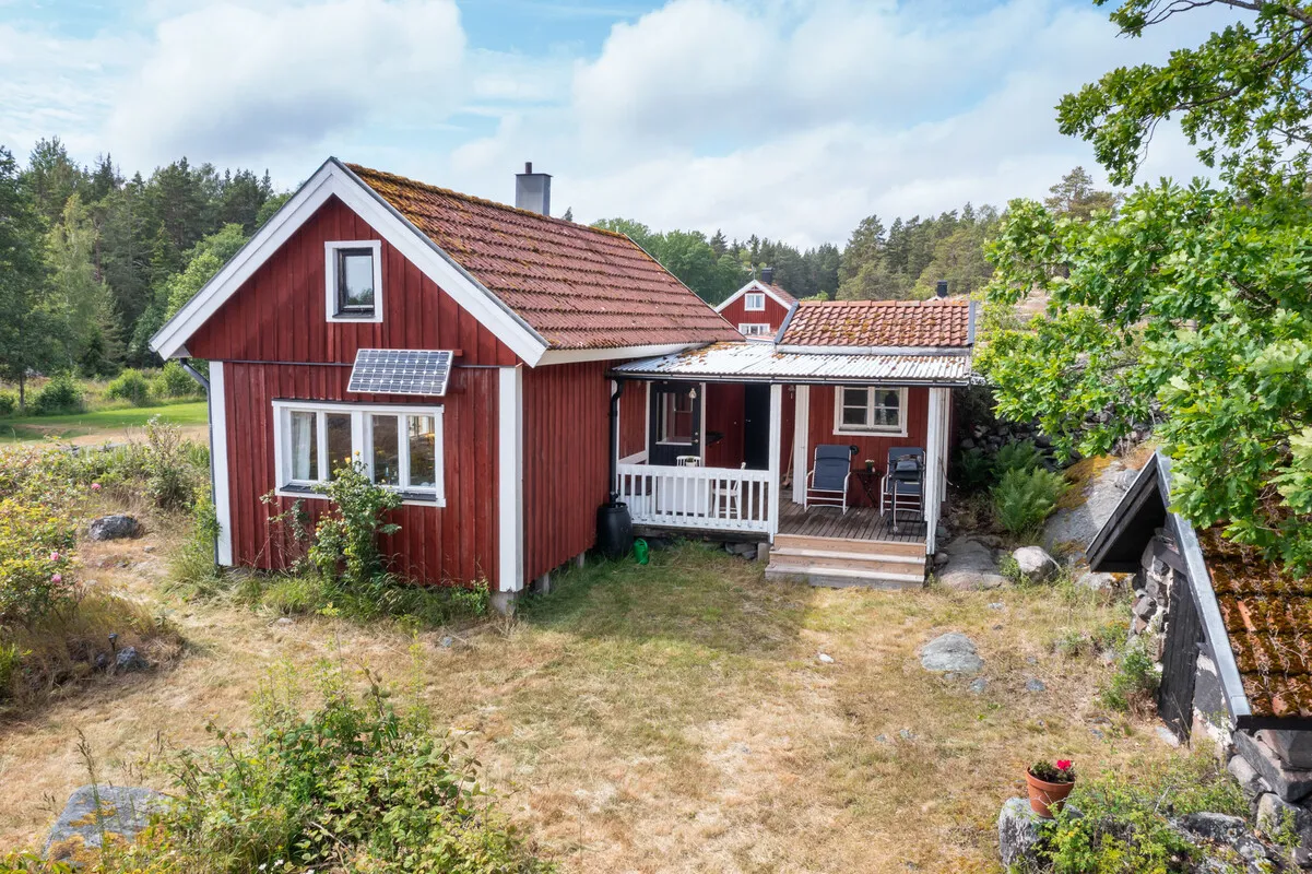 1909 Swedish Coastal Retreat with Expansive Gardens in Loftahammar - View image 28 of 58