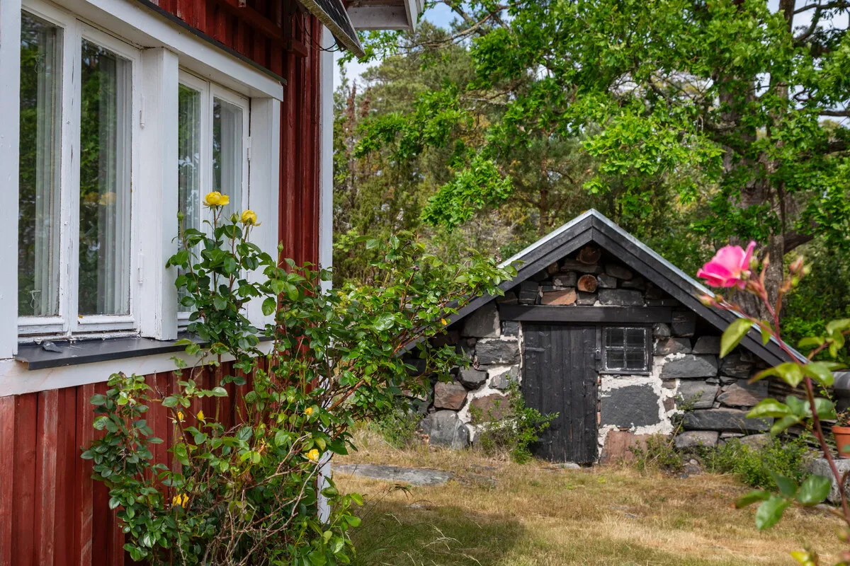 1909 Swedish Coastal Retreat with Expansive Gardens in Loftahammar - View image 29 of 58
