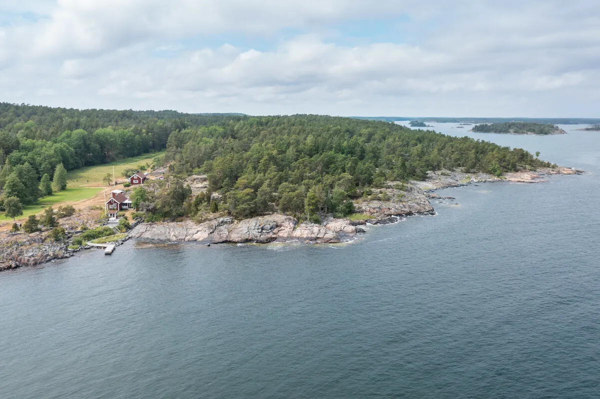 1909 Swedish Coastal Retreat with Expansive Gardens in Loftahammar - View image 37 of 58