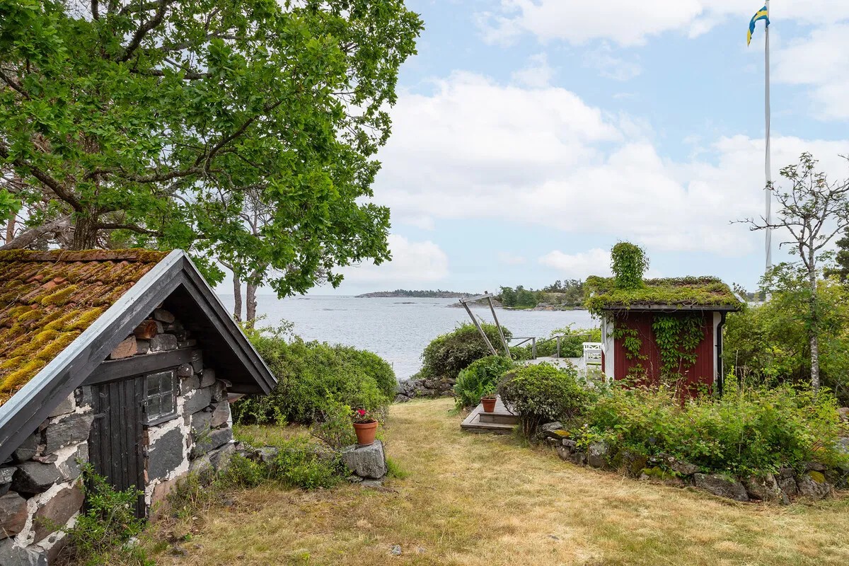 1909 Swedish Coastal Retreat with Expansive Gardens in Loftahammar - View image 41 of 58