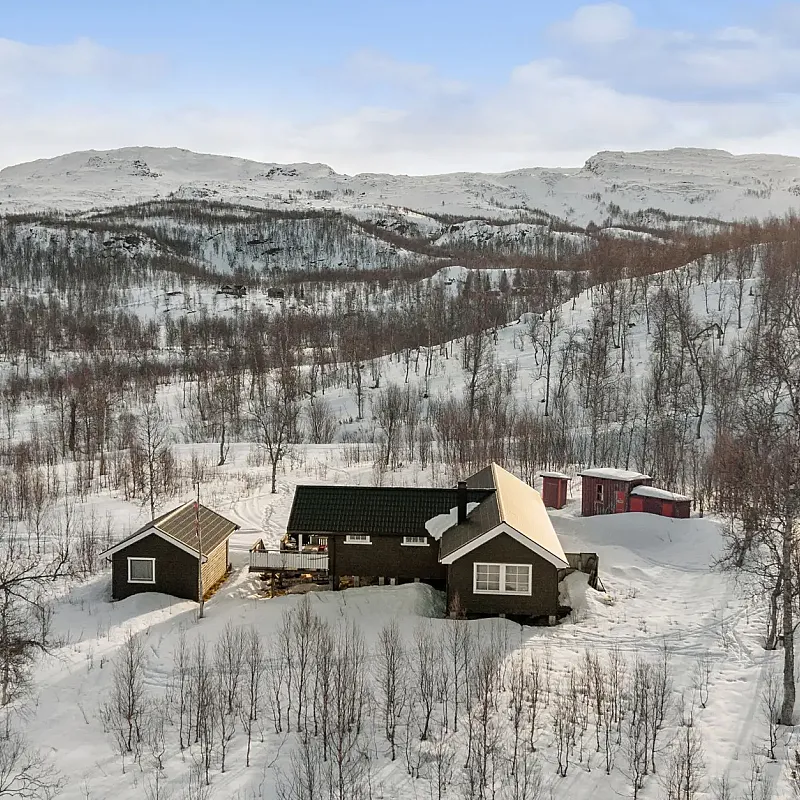 Modern 4-Bedroom Cabin with Mountain Access in Sulitjelma, Norway