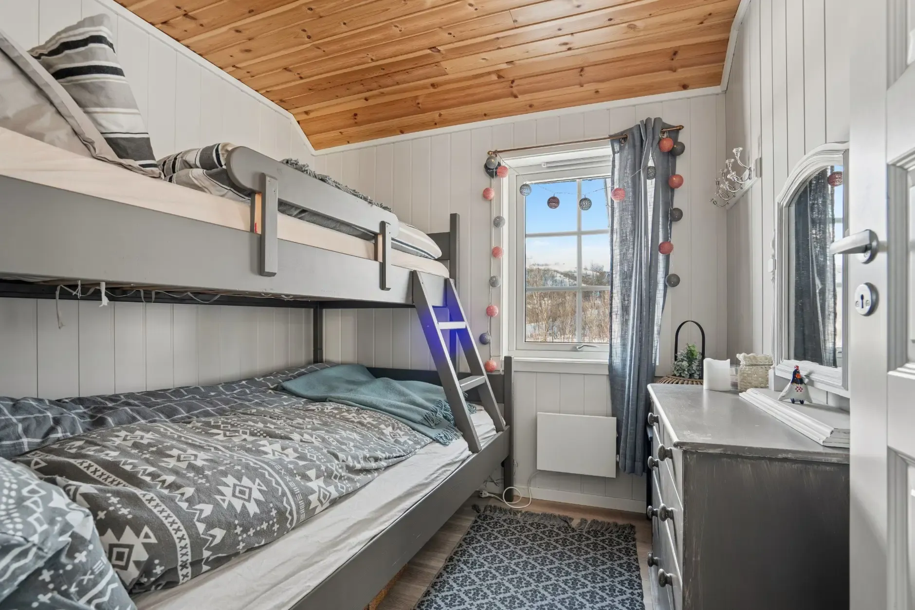 Modern 4-Bedroom Cabin with Mountain Access in Sulitjelma, Norway - View image 16 of 32