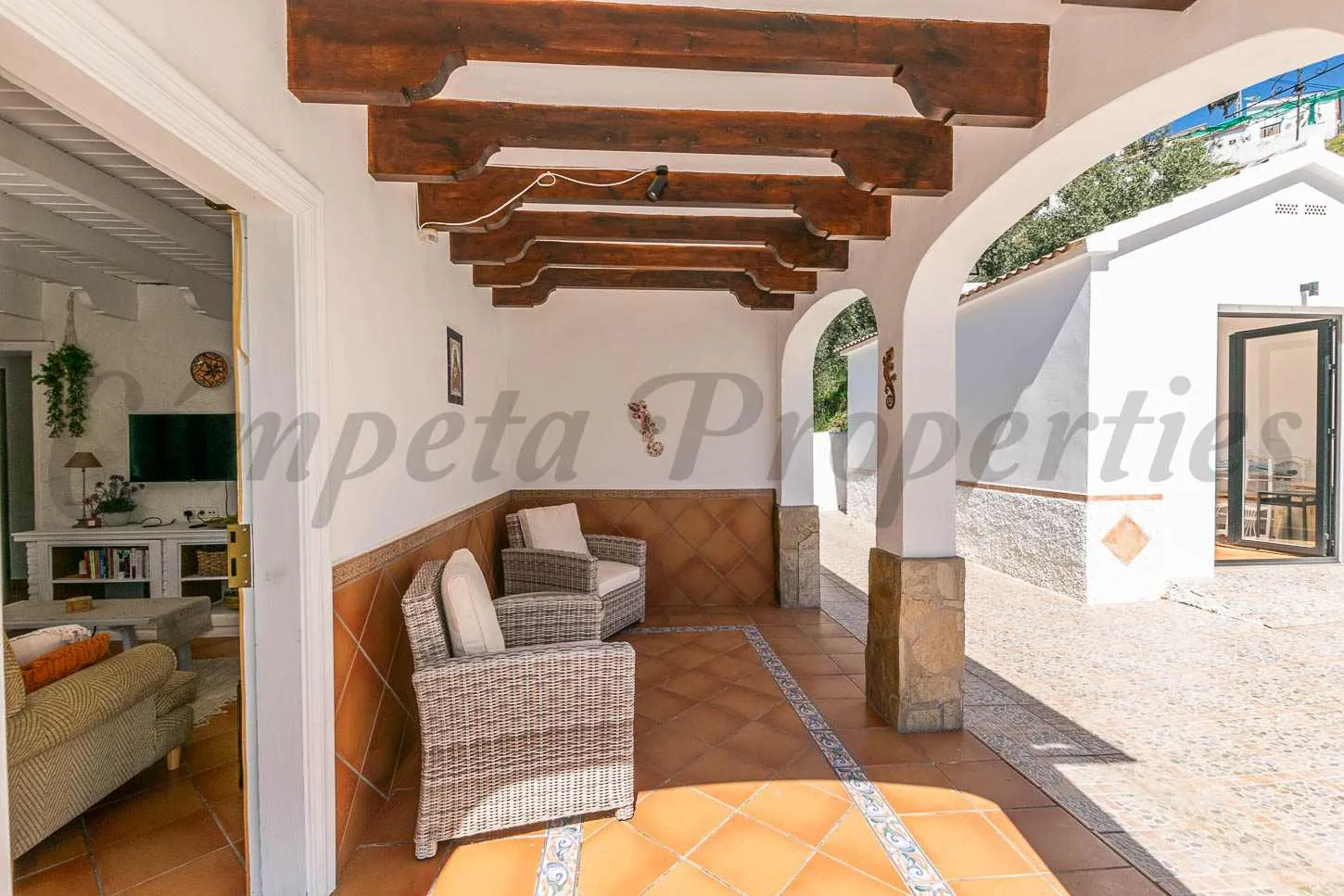 Andalusian Retreat: 3-Bedroom Country House with Pool in Cómpeta, Málaga - Image 5