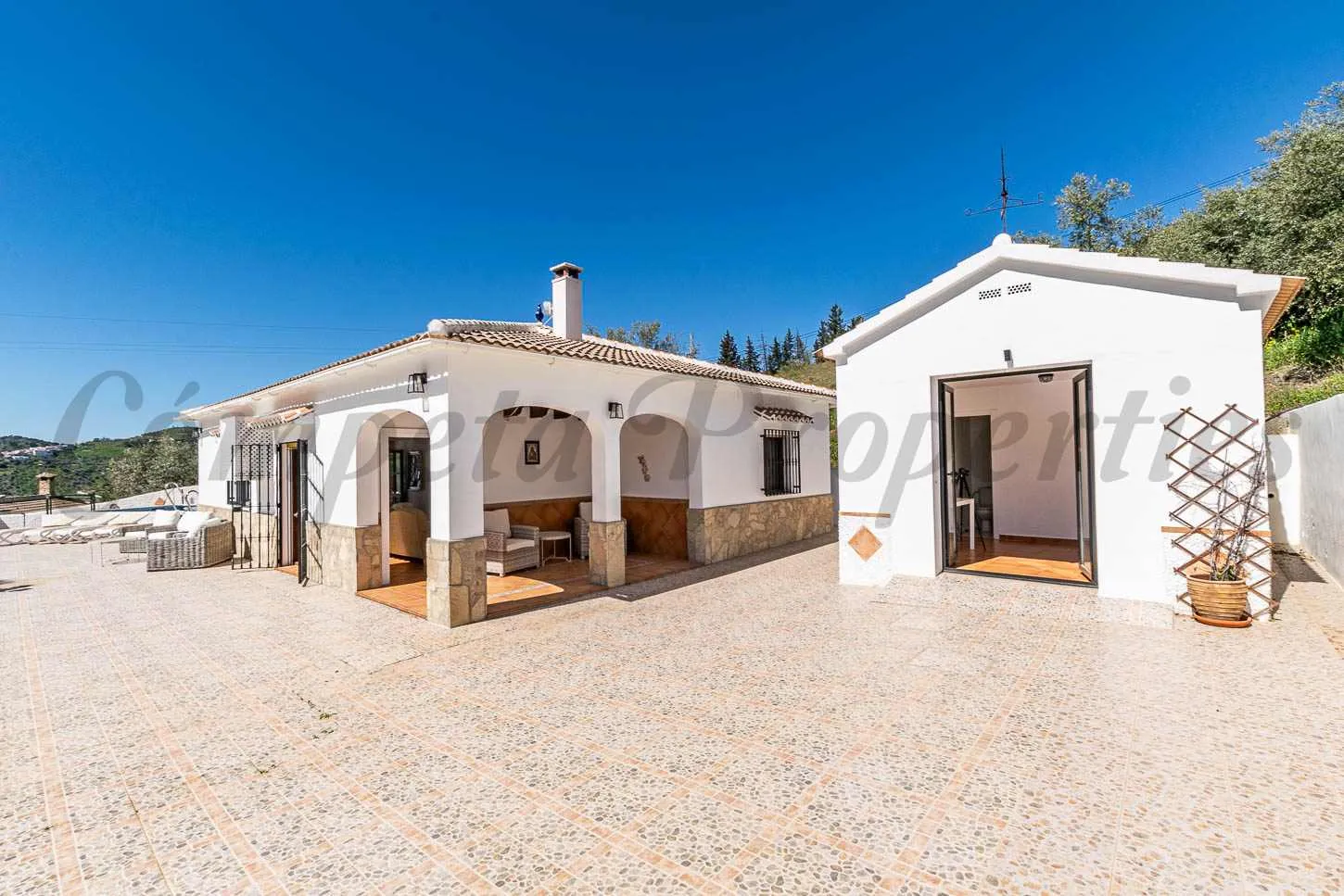 Andalusian Retreat: 3-Bedroom Country House with Pool in Cómpeta, Málaga - View image 6 of 21