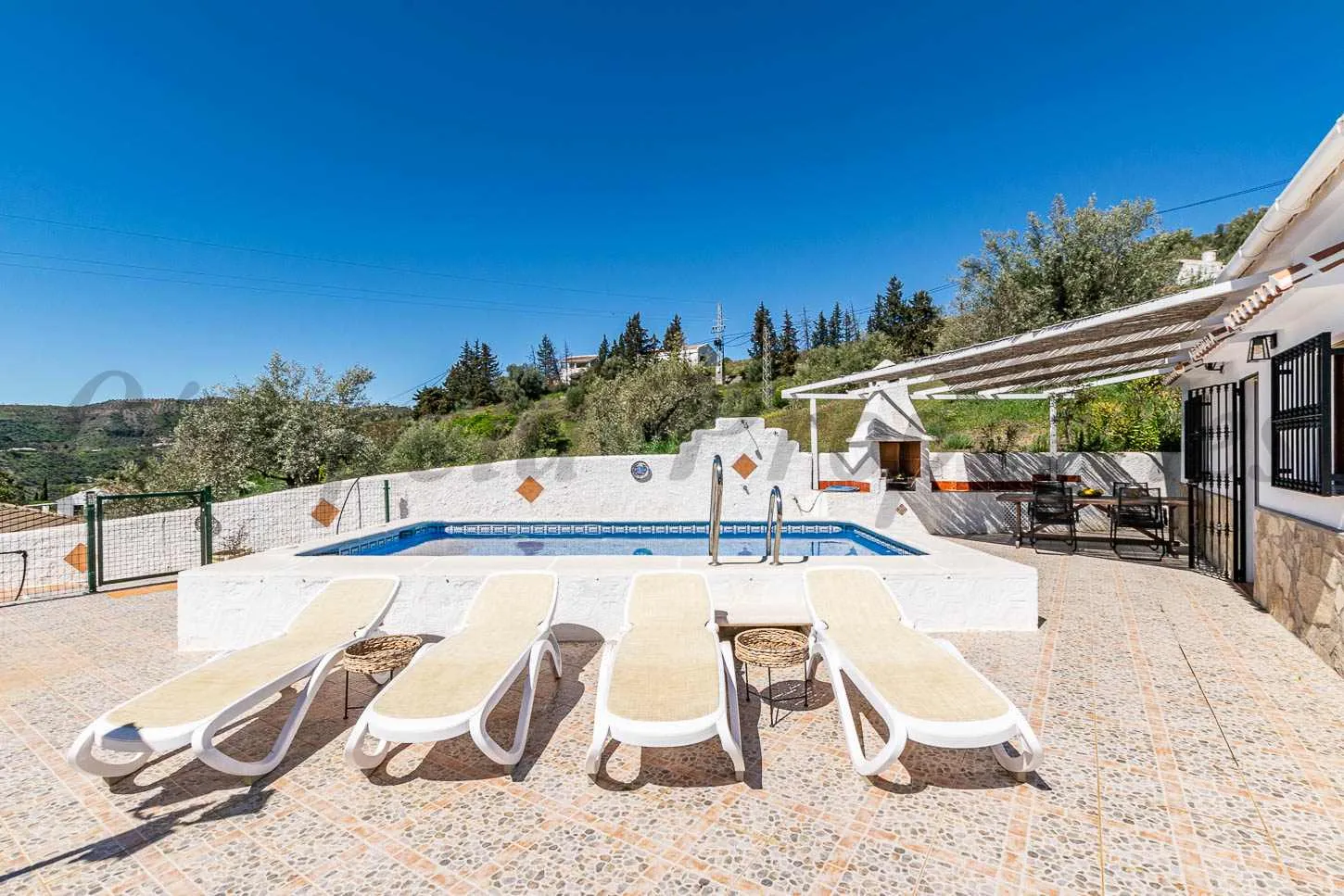 Andalusian Retreat: 3-Bedroom Country House with Pool in Cómpeta, Málaga - View image 7 of 21