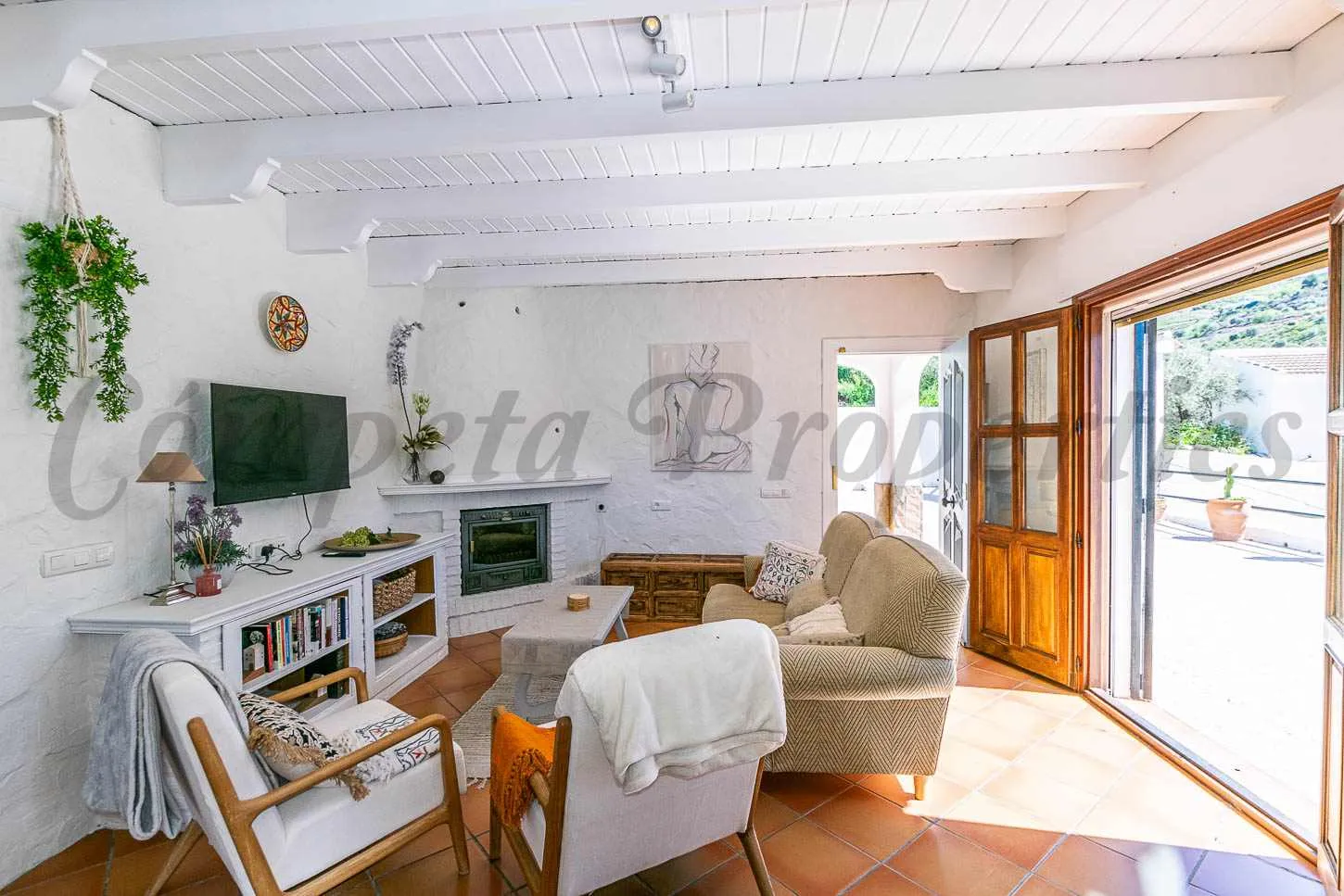 Andalusian Retreat: 3-Bedroom Country House with Pool in Cómpeta, Málaga - View image 10 of 21