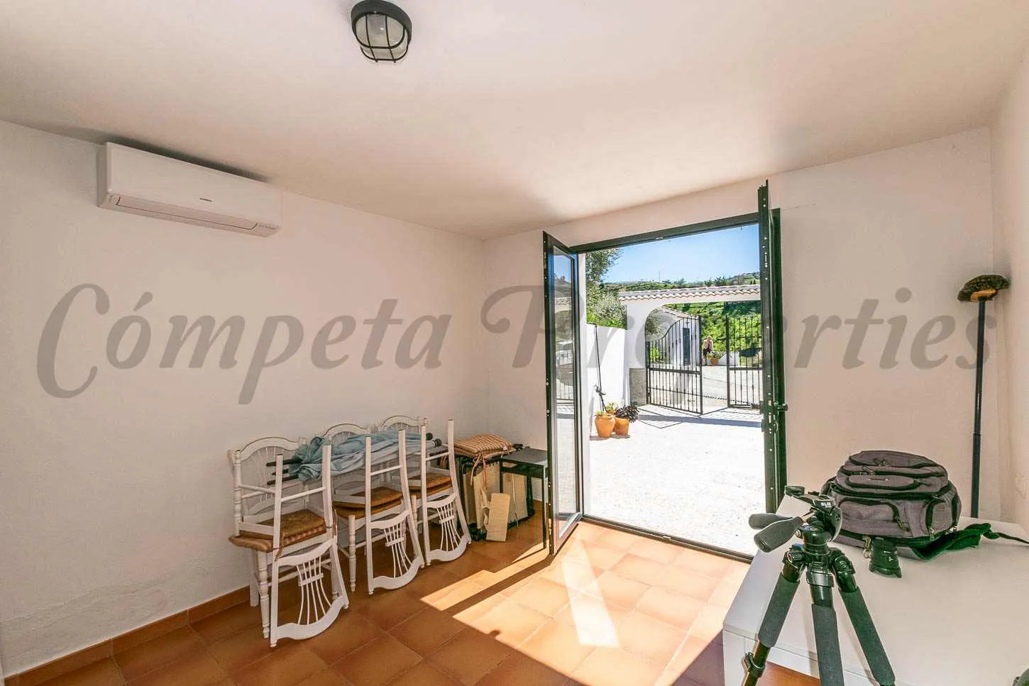 Andalusian Retreat: 3-Bedroom Country House with Pool in Cómpeta, Málaga - View image 20 of 21