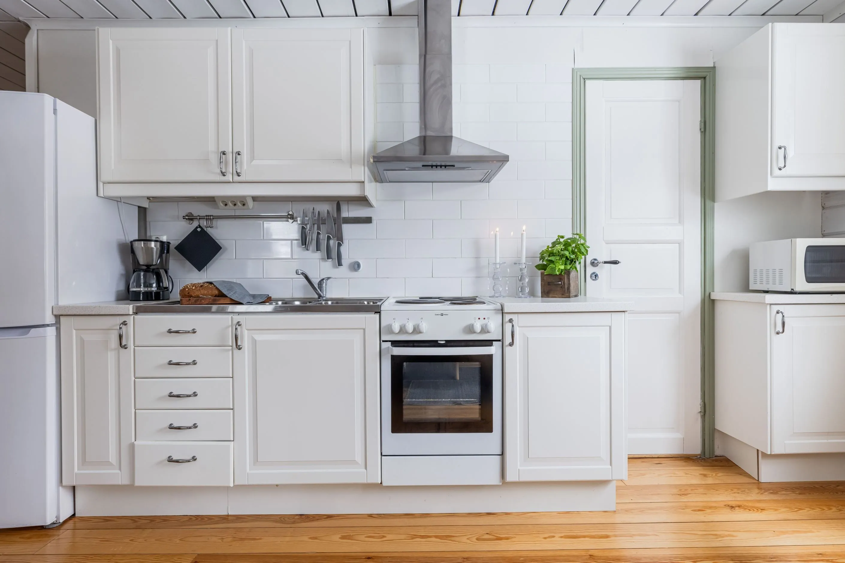 1960s Swedish Country House with 5 Bedrooms in Scenic Härjedalen - Image 5