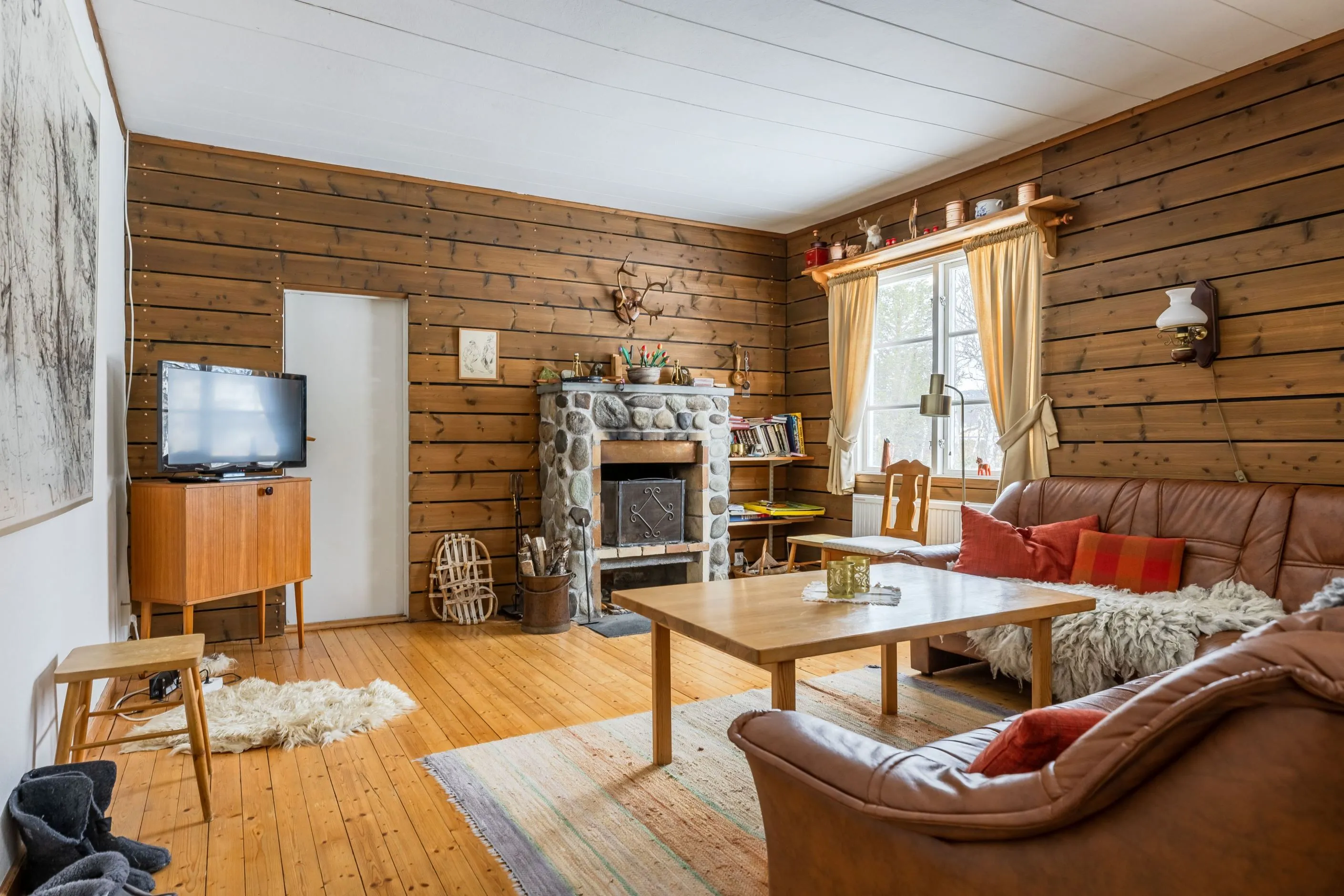 1960s Swedish Country House with 5 Bedrooms in Scenic Härjedalen - View image 17 of 29