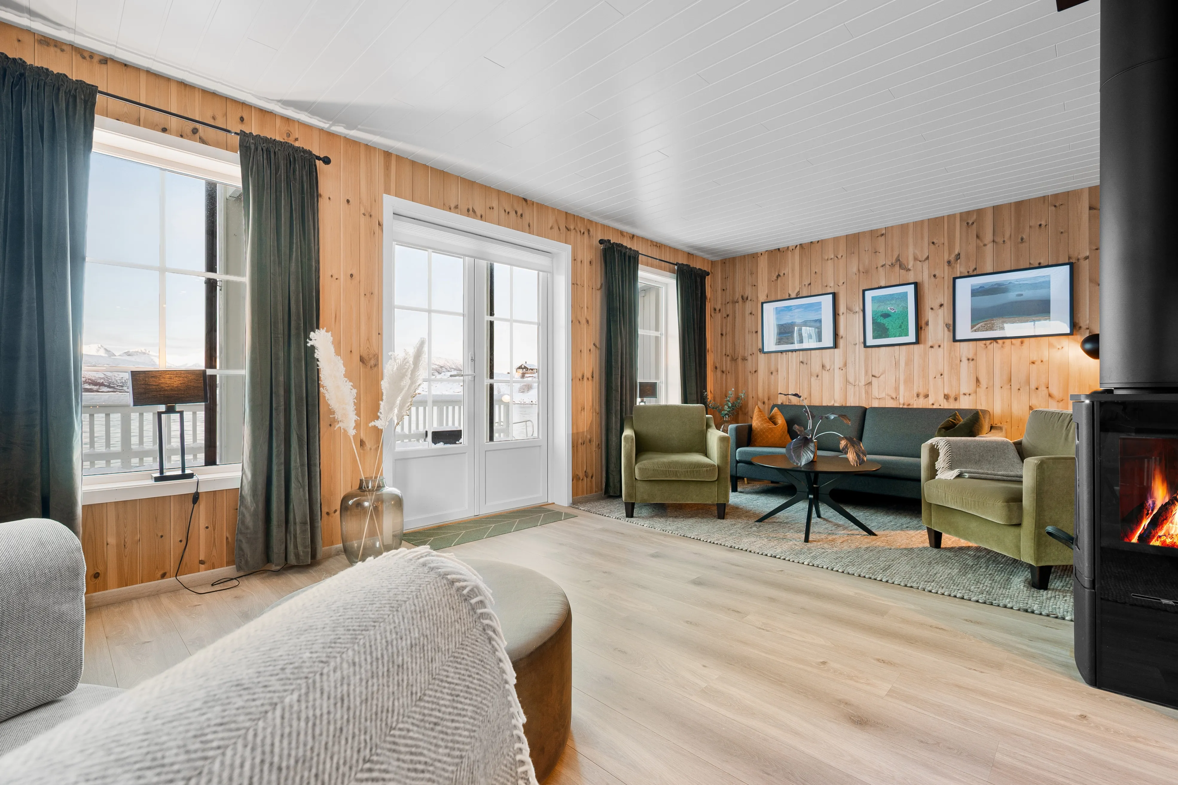 Modern 4-Bedroom Waterfront House in Lødingen with Private Garden - View image 6 of 58