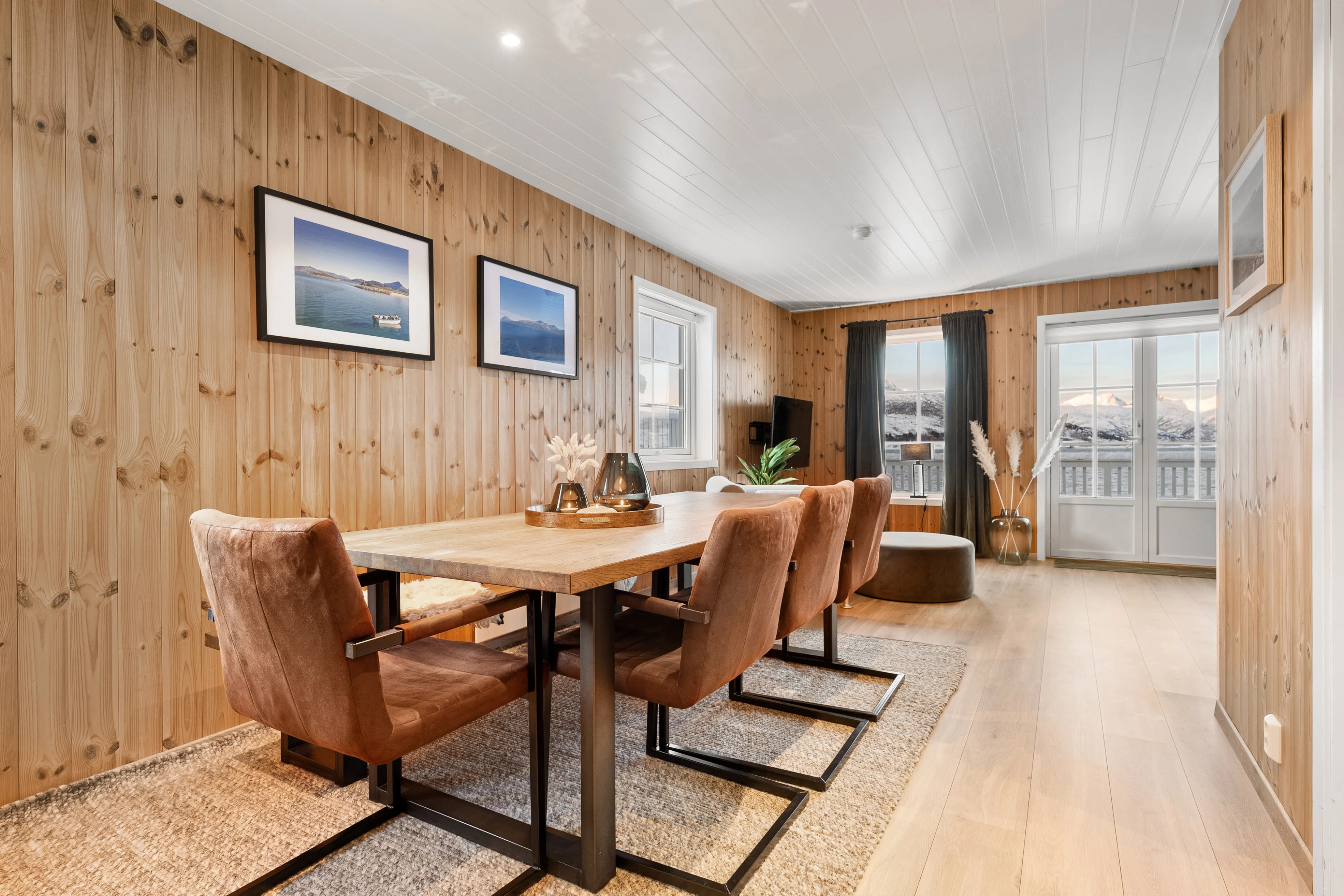 Modern 4-Bedroom Waterfront House in Lødingen with Private Garden - View image 11 of 58