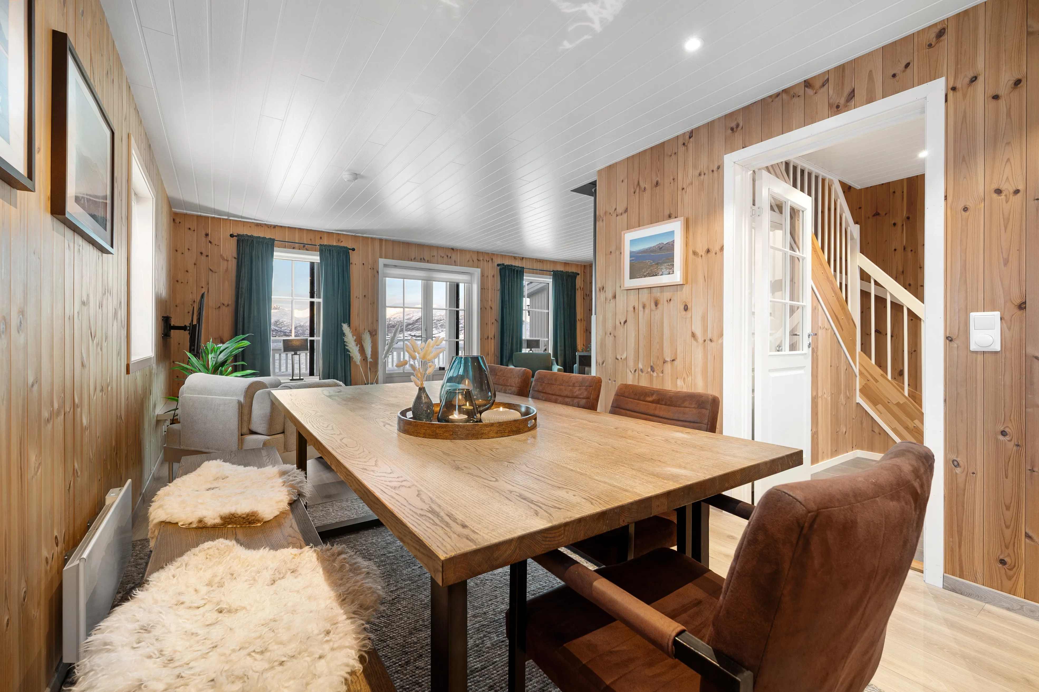 Modern 4-Bedroom Waterfront House in Lødingen with Private Garden - View image 12 of 58