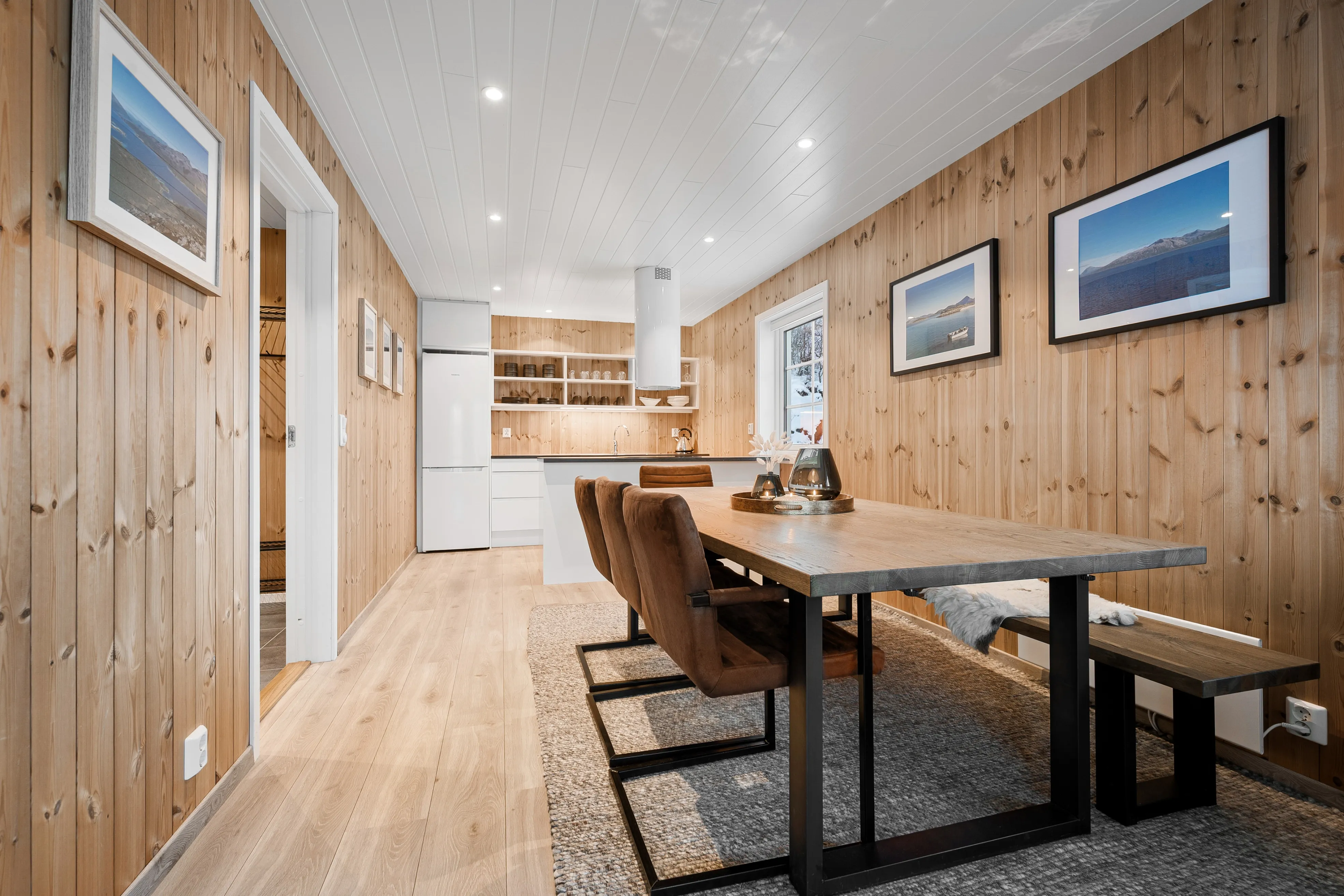 Modern 4-Bedroom Waterfront House in Lødingen with Private Garden - View image 14 of 58