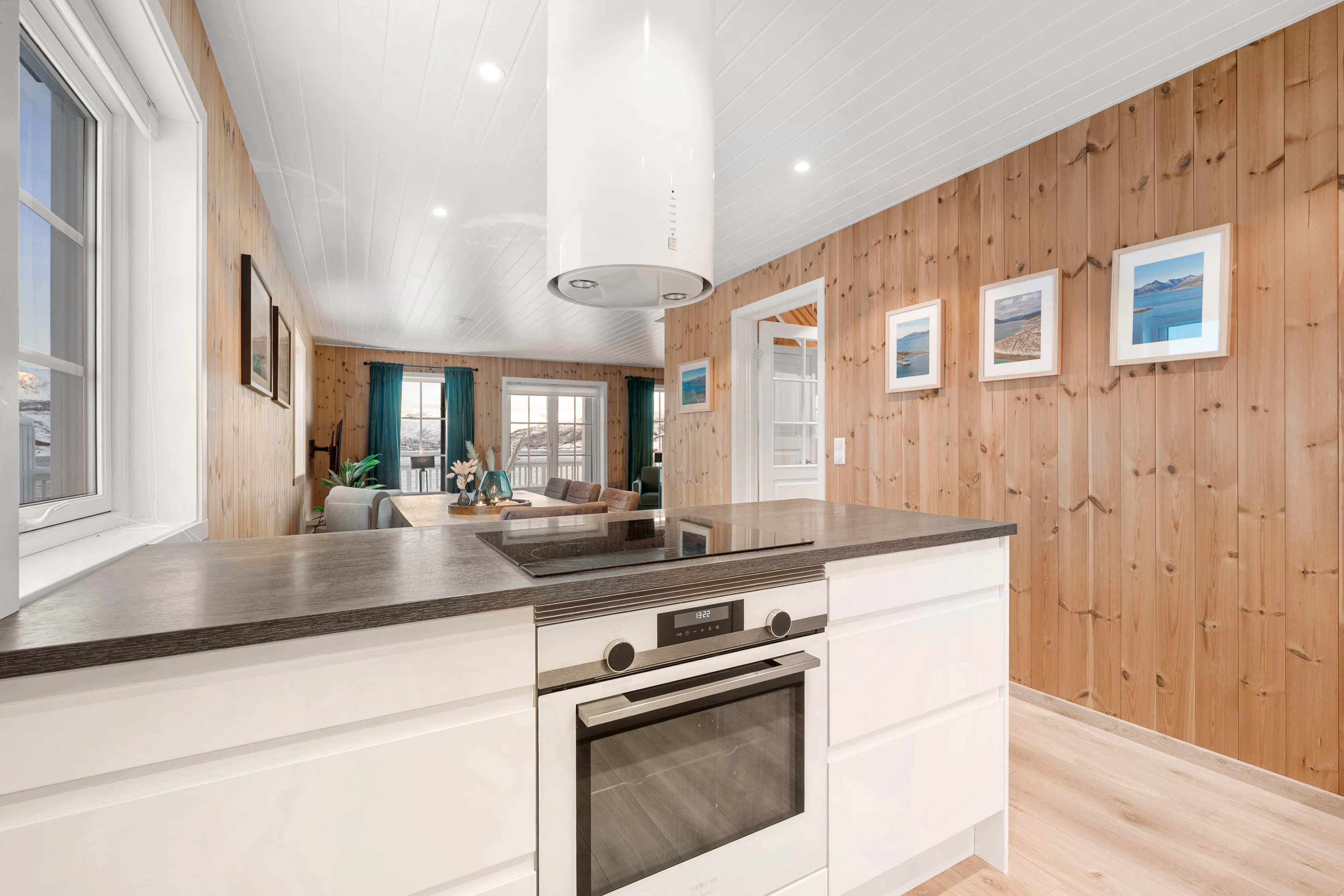 Modern 4-Bedroom Waterfront House in Lødingen with Private Garden - View image 19 of 58