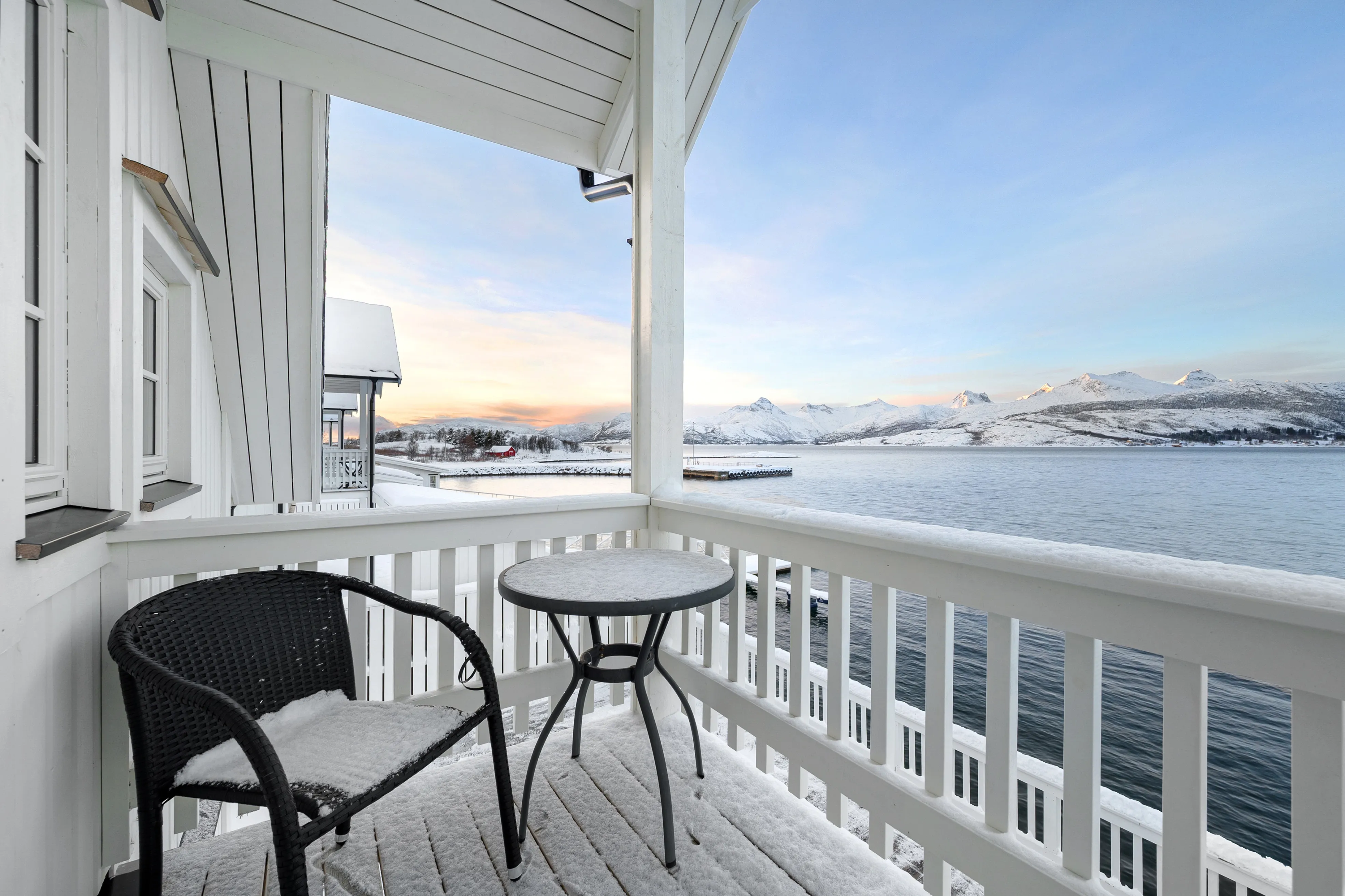 Modern 4-Bedroom Waterfront House in Lødingen with Private Garden - View image 34 of 58