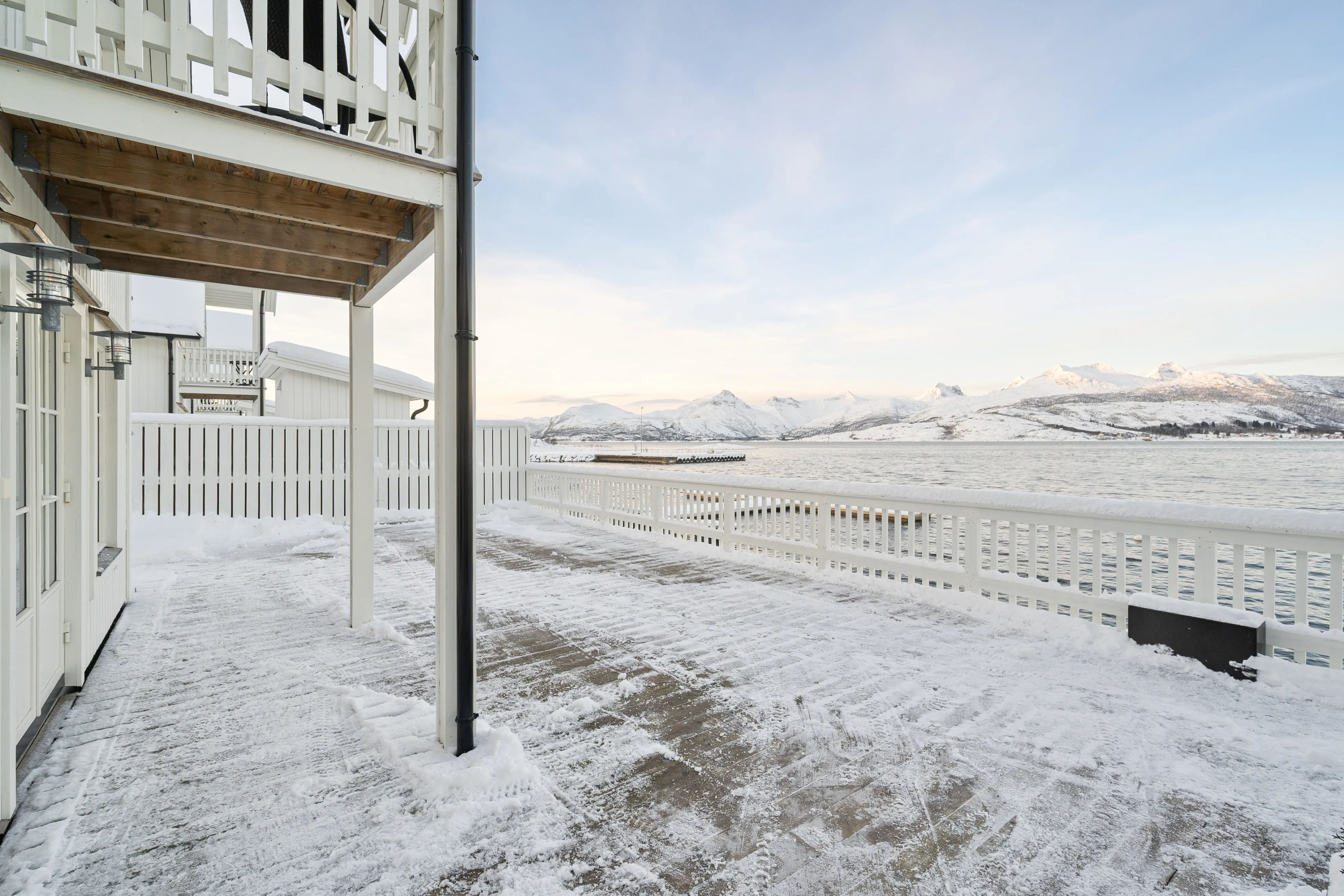 Modern 4-Bedroom Waterfront House in Lødingen with Private Garden - View image 35 of 58