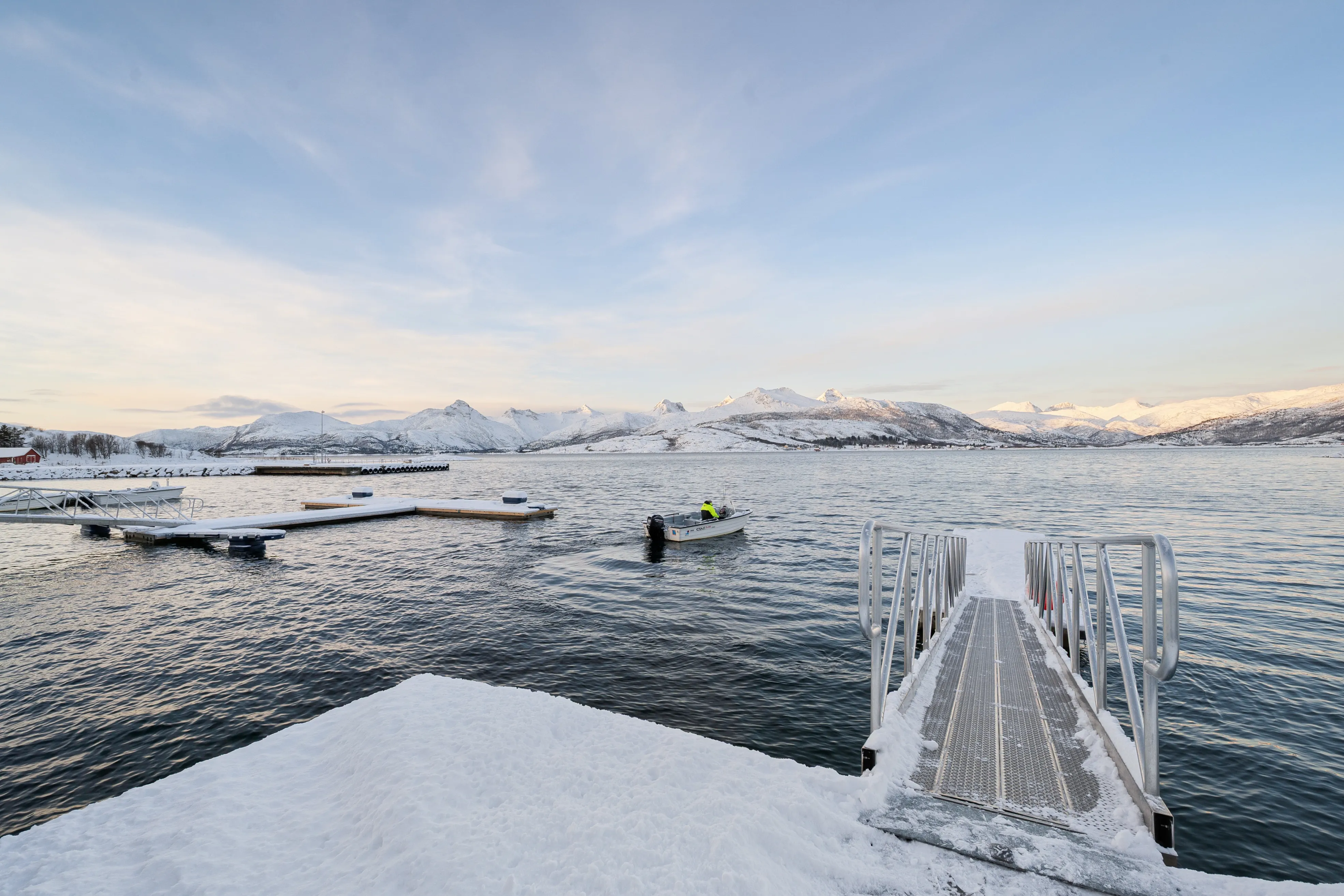 Modern 4-Bedroom Waterfront House in Lødingen with Private Garden - View image 39 of 58