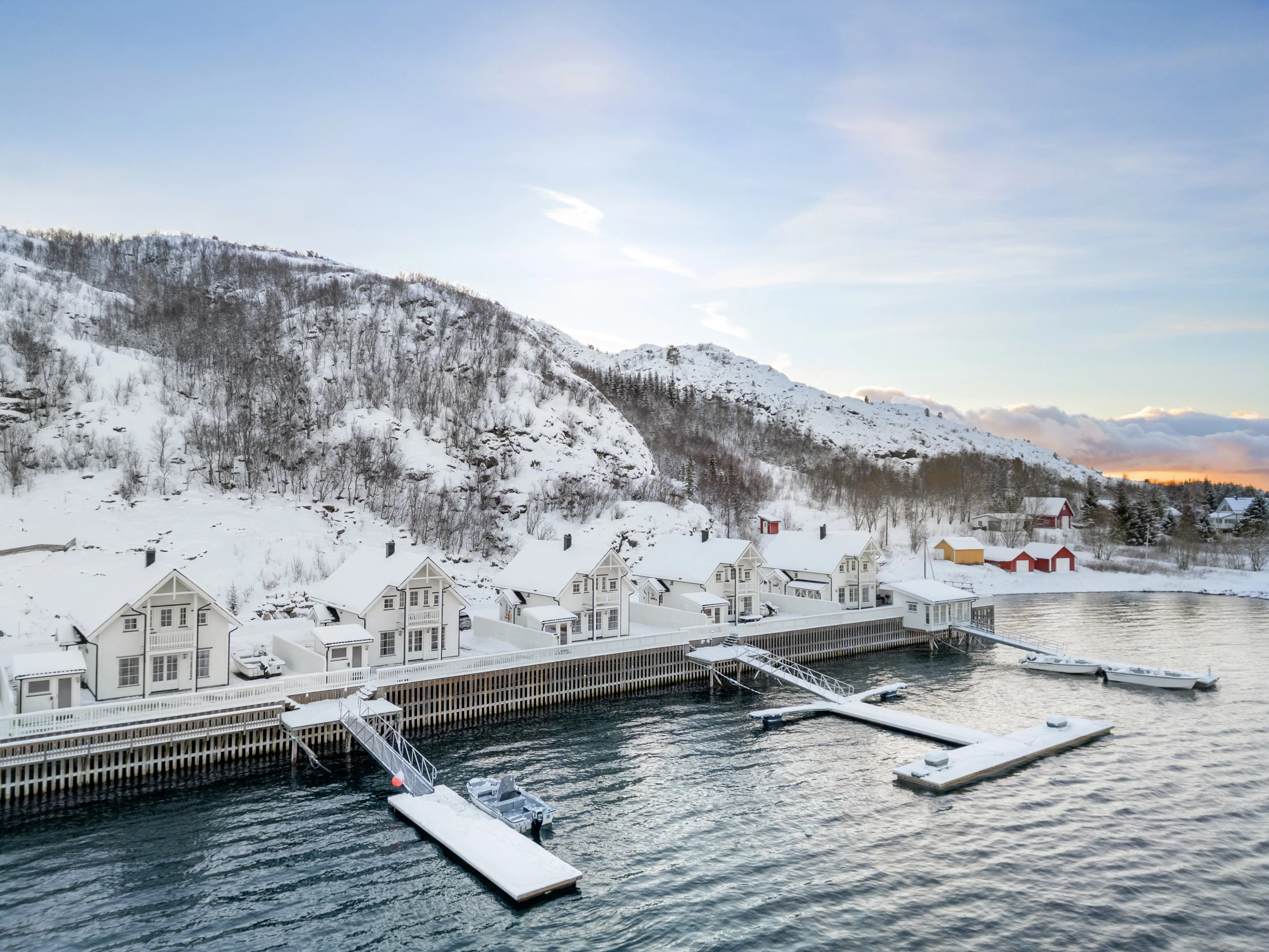 Modern 4-Bedroom Waterfront House in Lødingen with Private Garden - View image 46 of 58