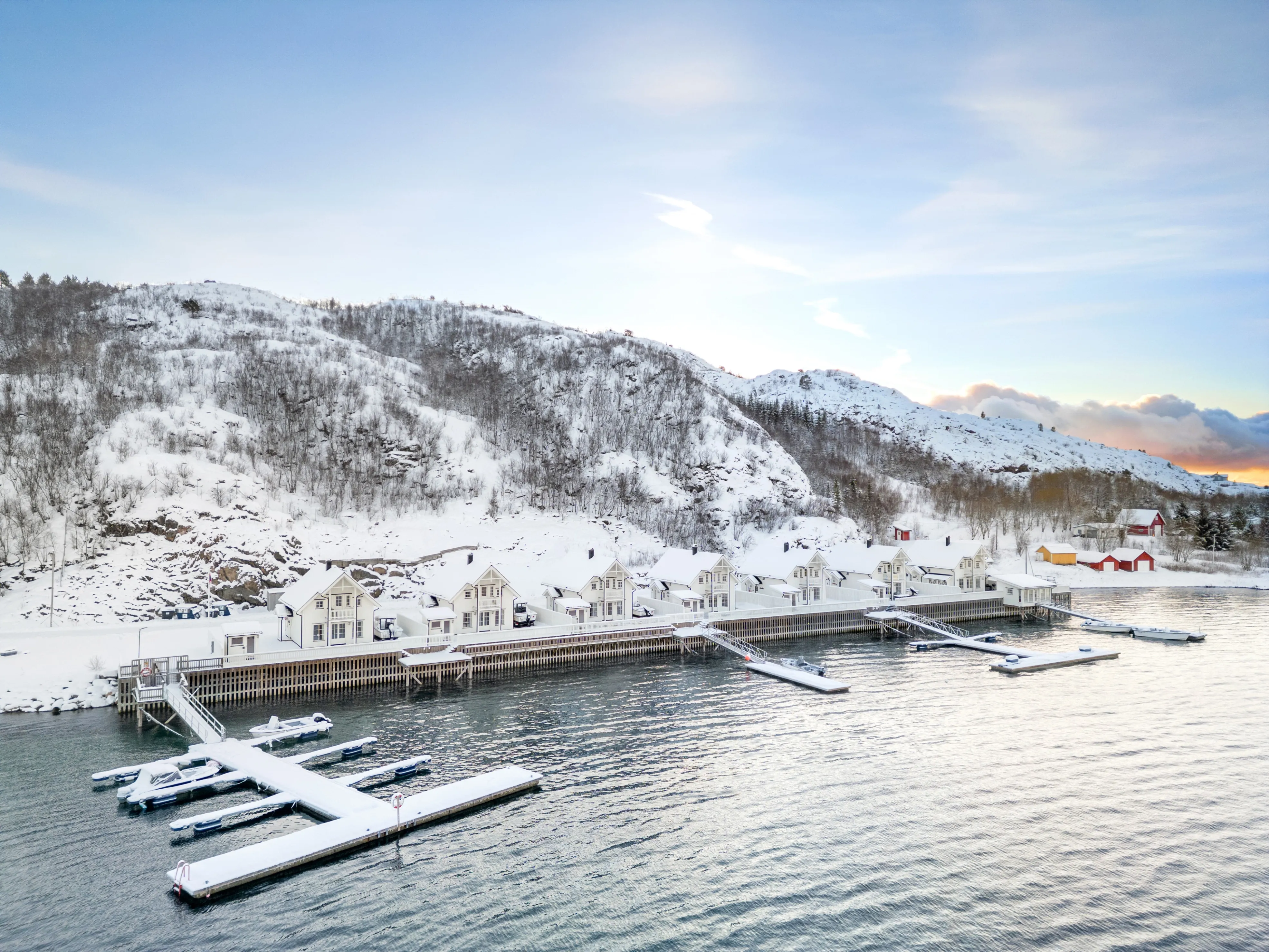 Modern 4-Bedroom Waterfront House in Lødingen with Private Garden - View image 47 of 58