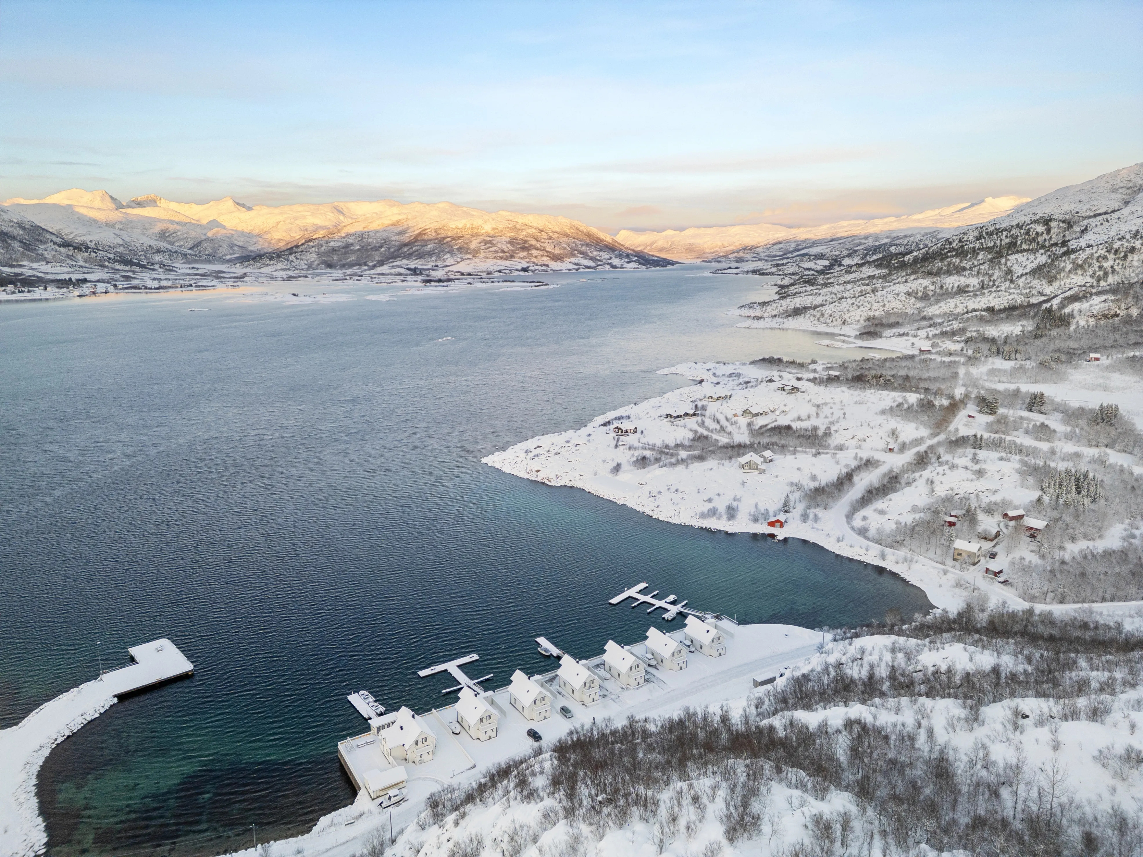 Modern 4-Bedroom Waterfront House in Lødingen with Private Garden - View image 51 of 58