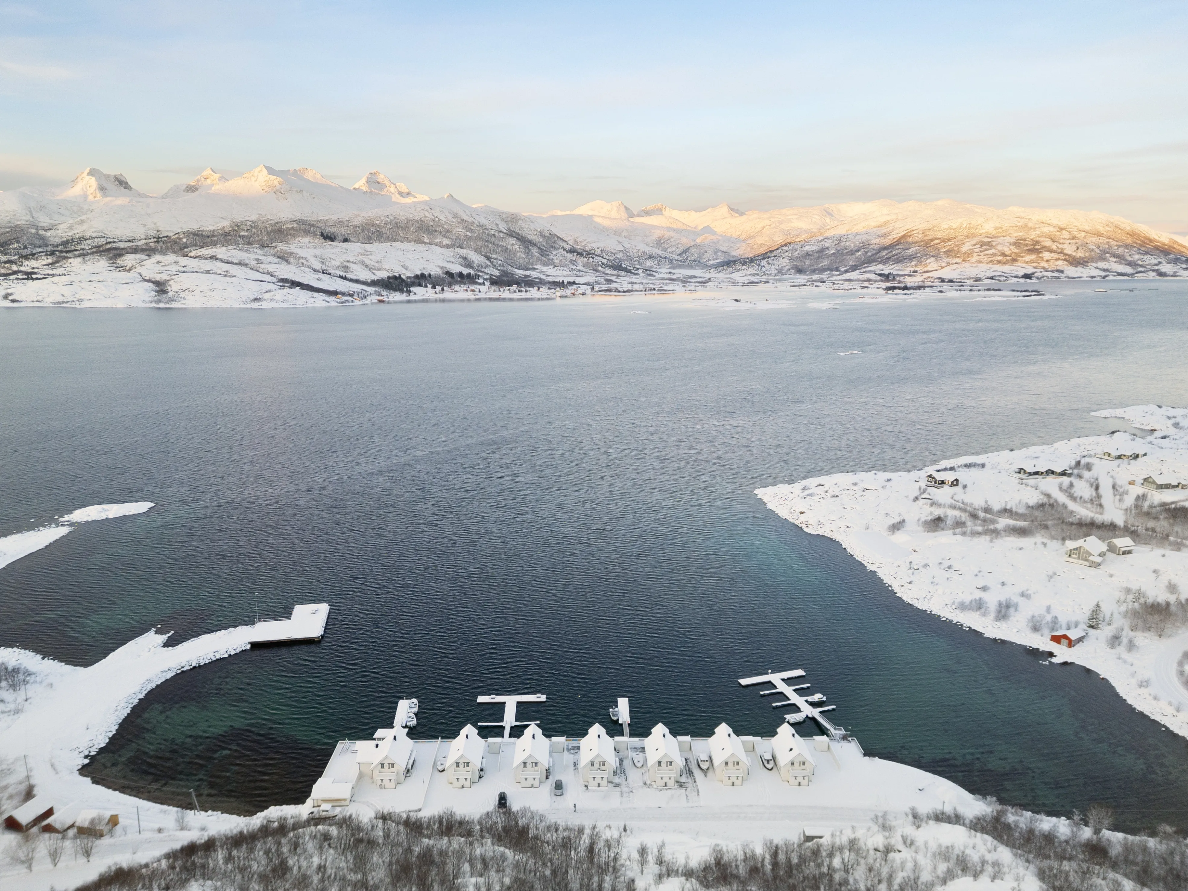 Modern 4-Bedroom Waterfront House in Lødingen with Private Garden - View image 52 of 58