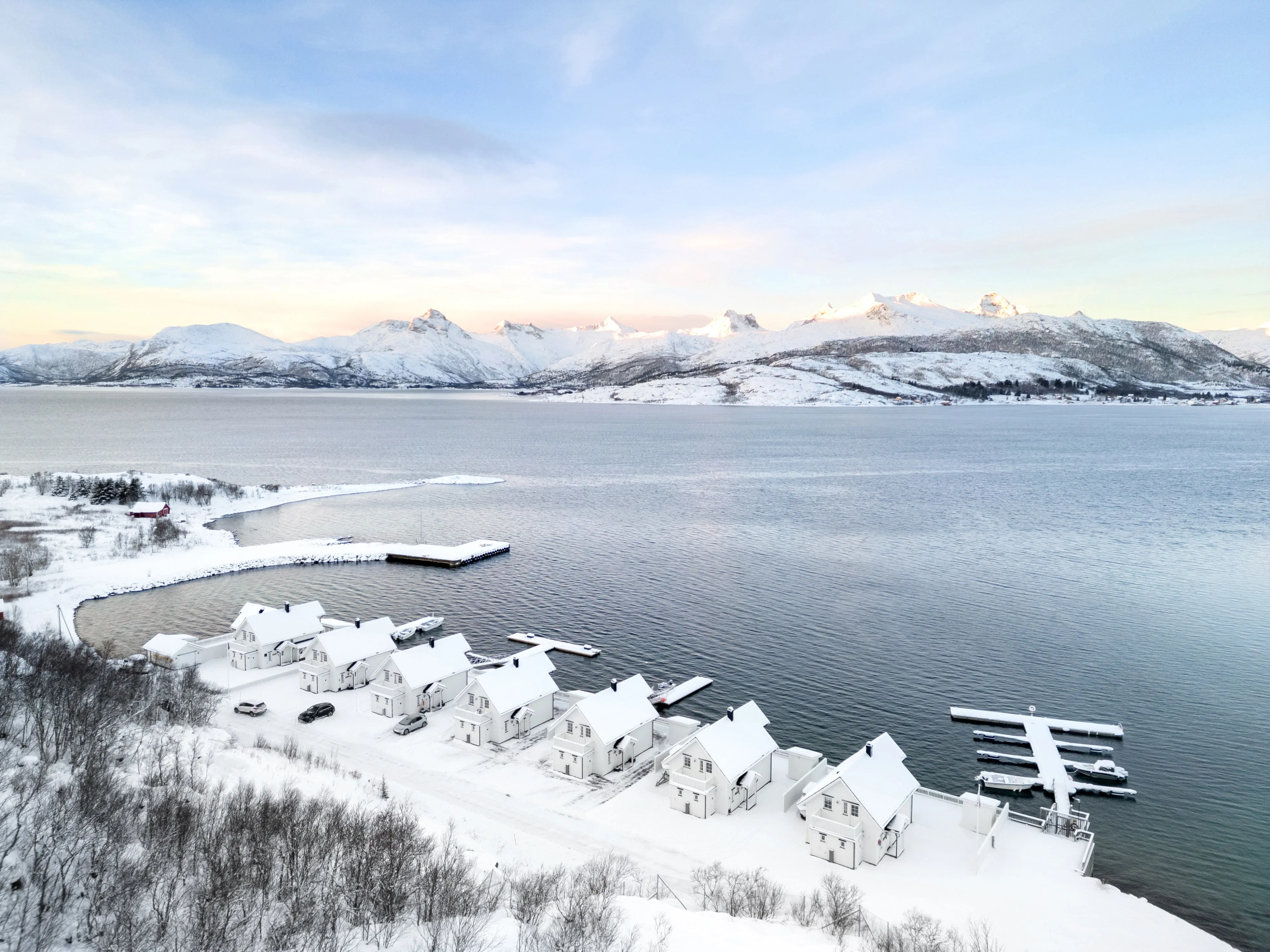 Modern 4-Bedroom Waterfront House in Lødingen with Private Garden - View image 53 of 58
