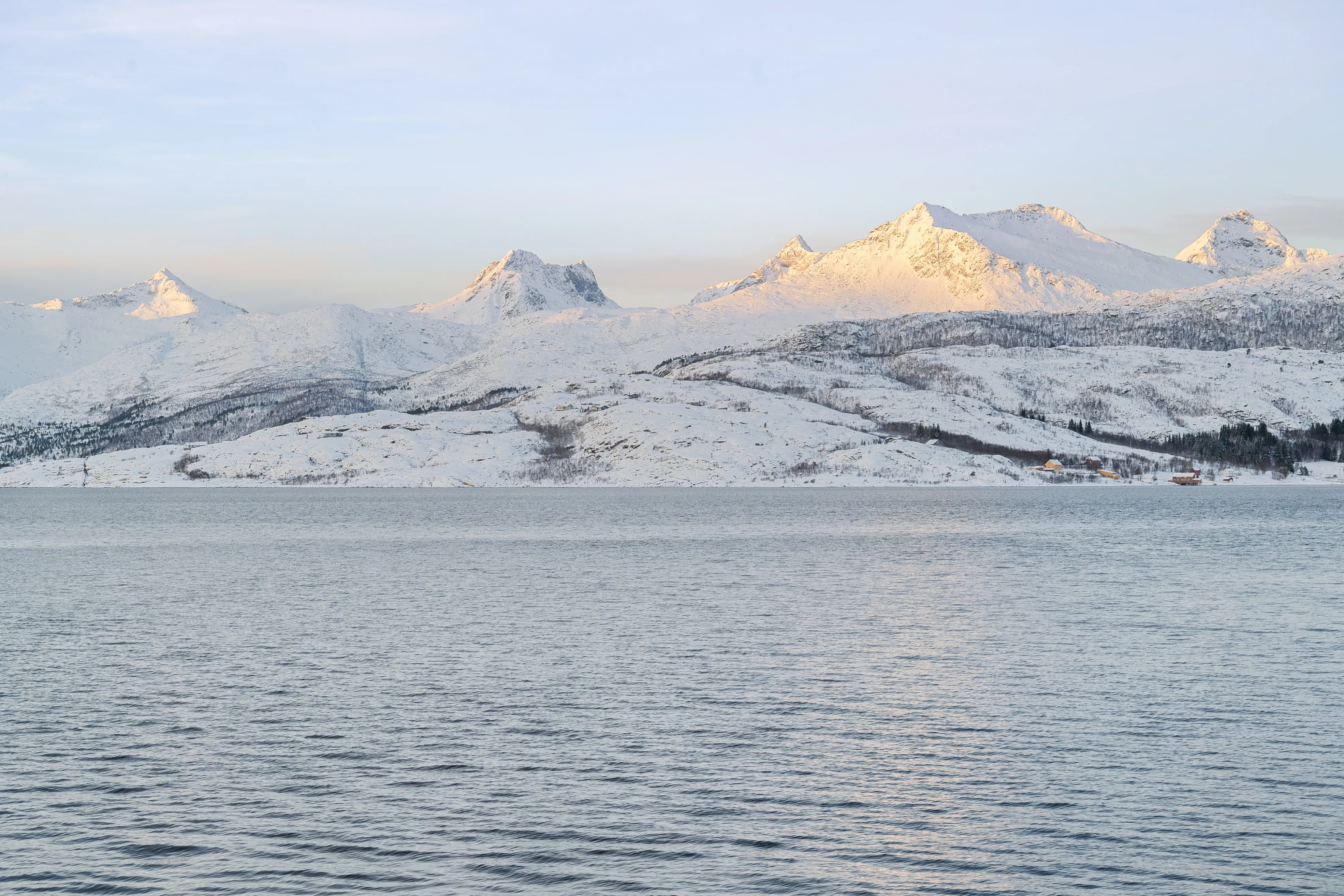 Modern 4-Bedroom Waterfront House in Lødingen with Private Garden - View image 55 of 58