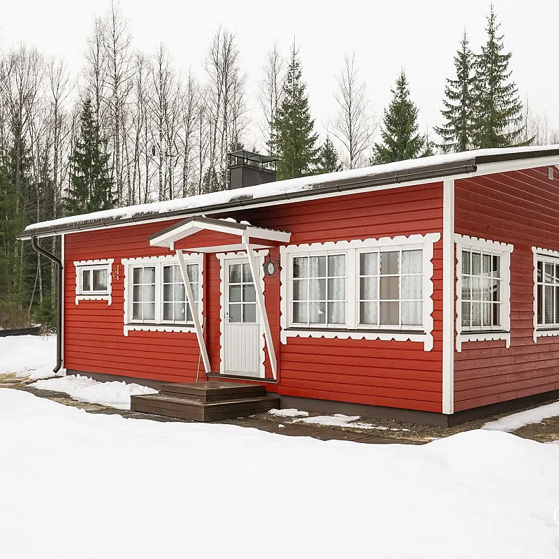 1980s Lakeside Cabin in Muurame with Expansive Grounds and 3 Bedrooms
