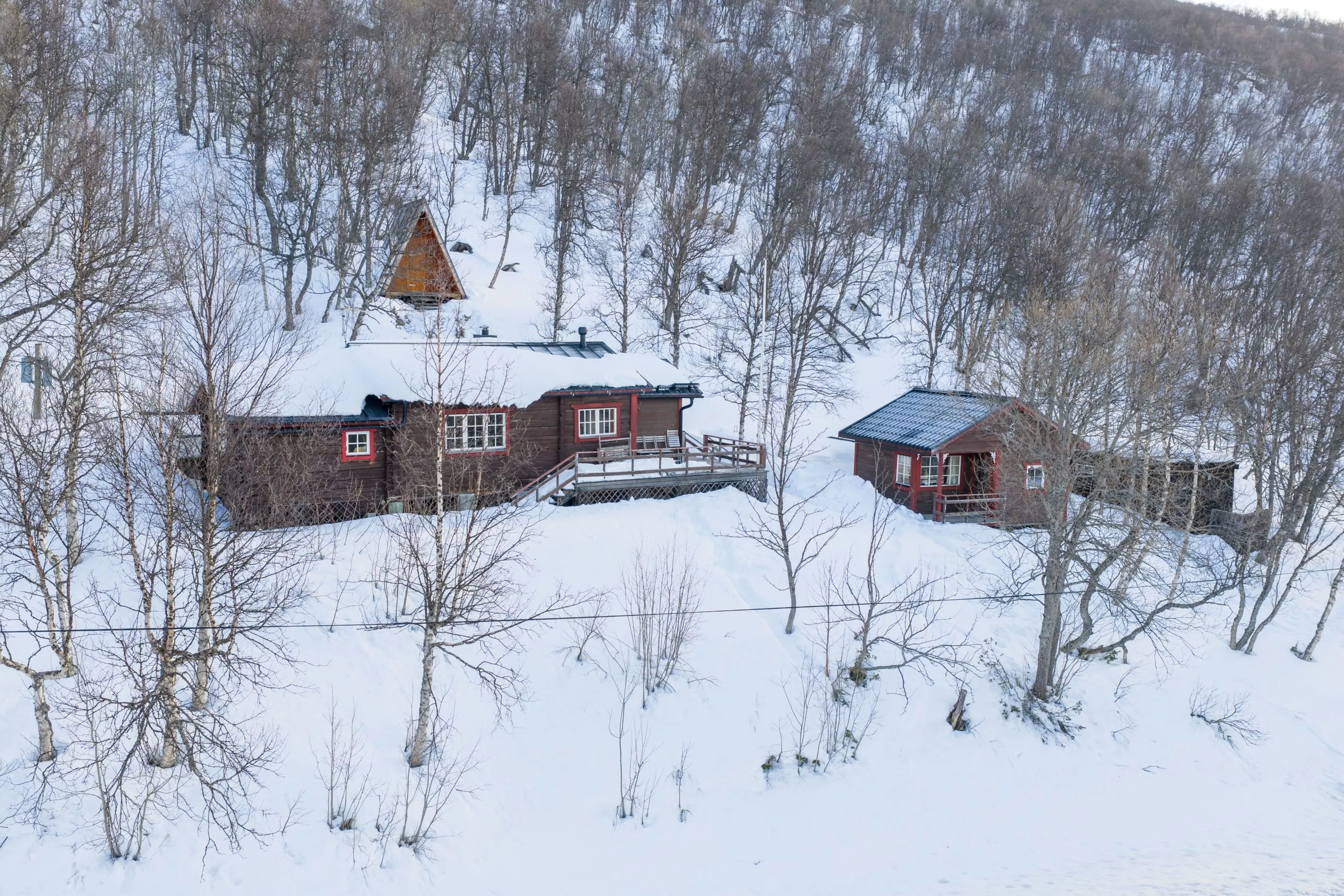 1970s Cabin with Expansive Lot near Ski Slopes in Tänndalen Sweden - Image 1