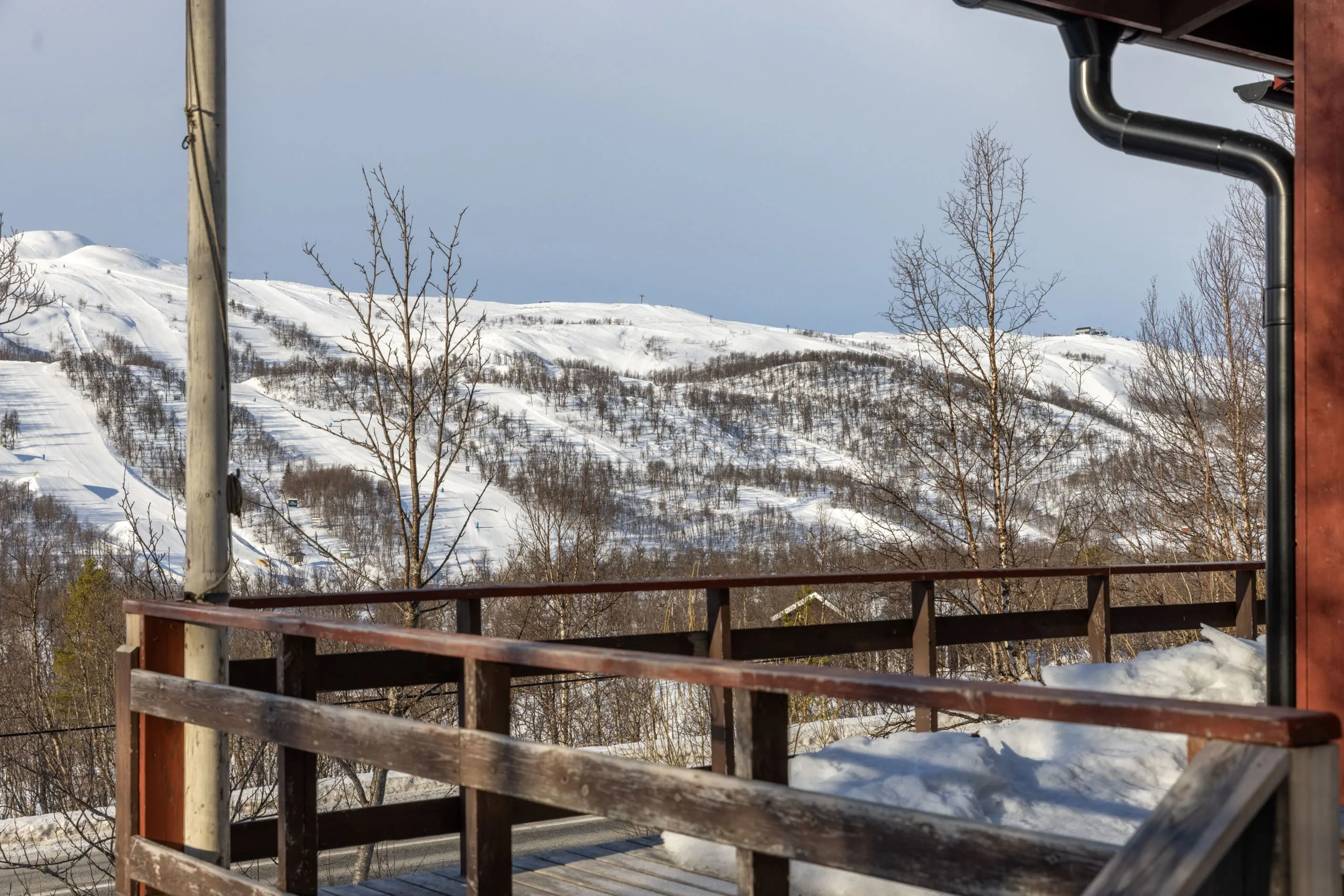 1970s Cabin with Expansive Lot near Ski Slopes in Tänndalen Sweden - Image 2