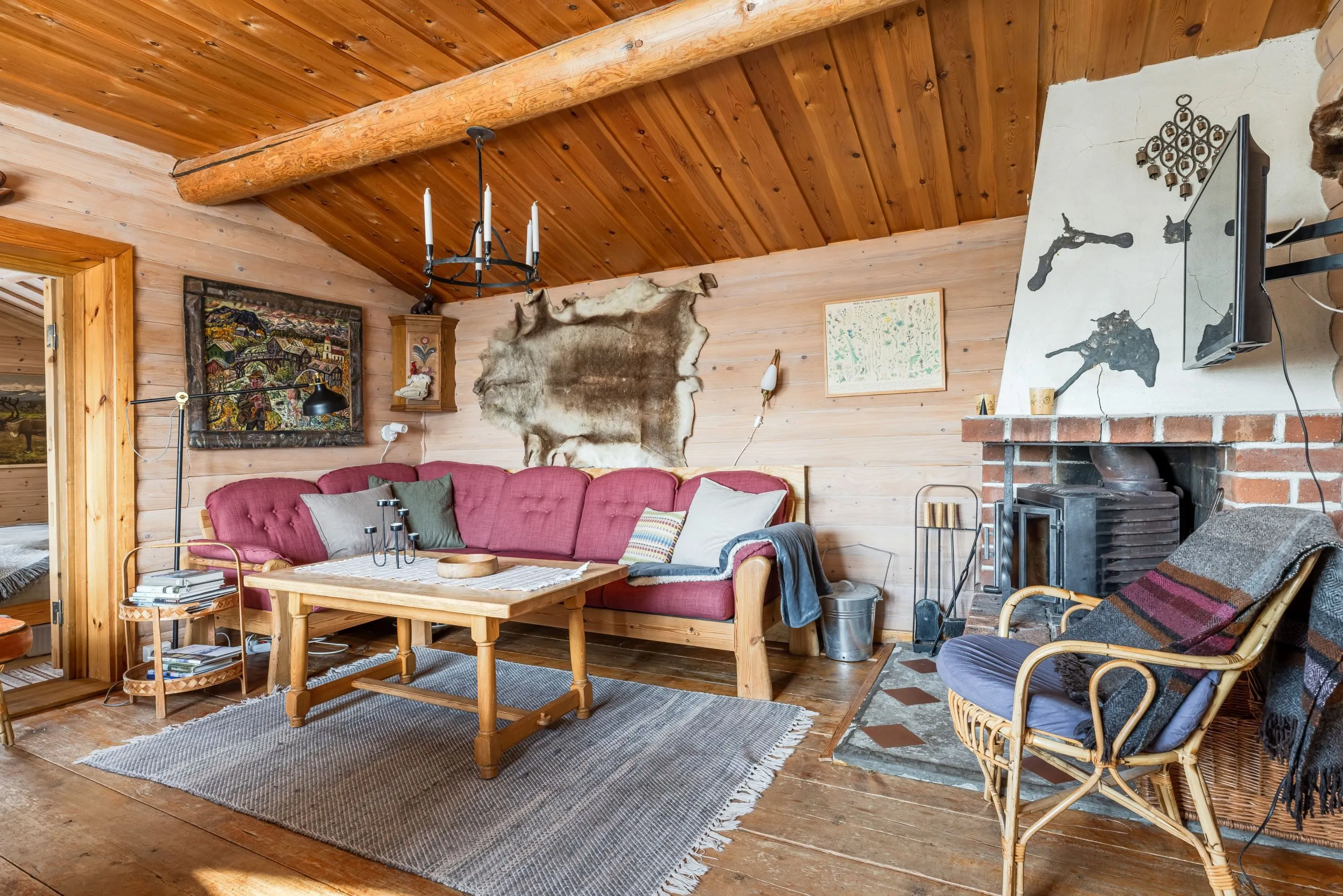 1970s Cabin with Expansive Lot near Ski Slopes in Tänndalen Sweden - Image 4
