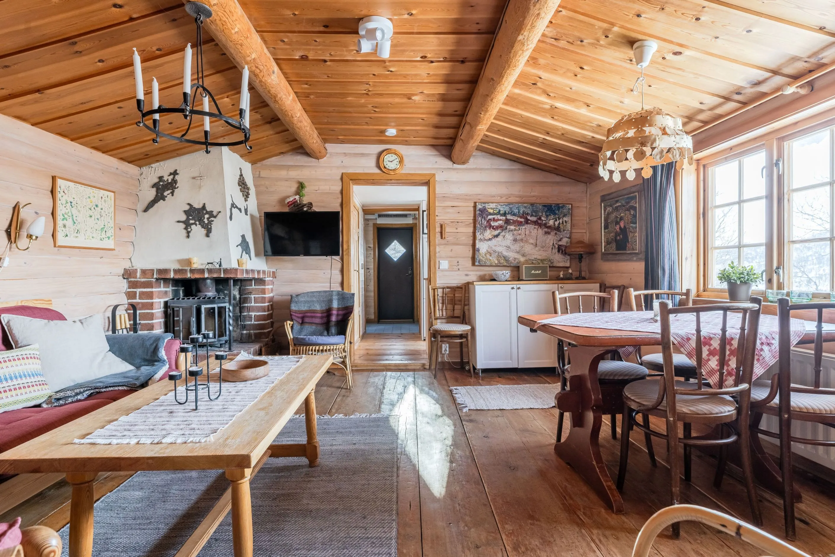 1970s Cabin with Expansive Lot near Ski Slopes in Tänndalen Sweden - Image 5