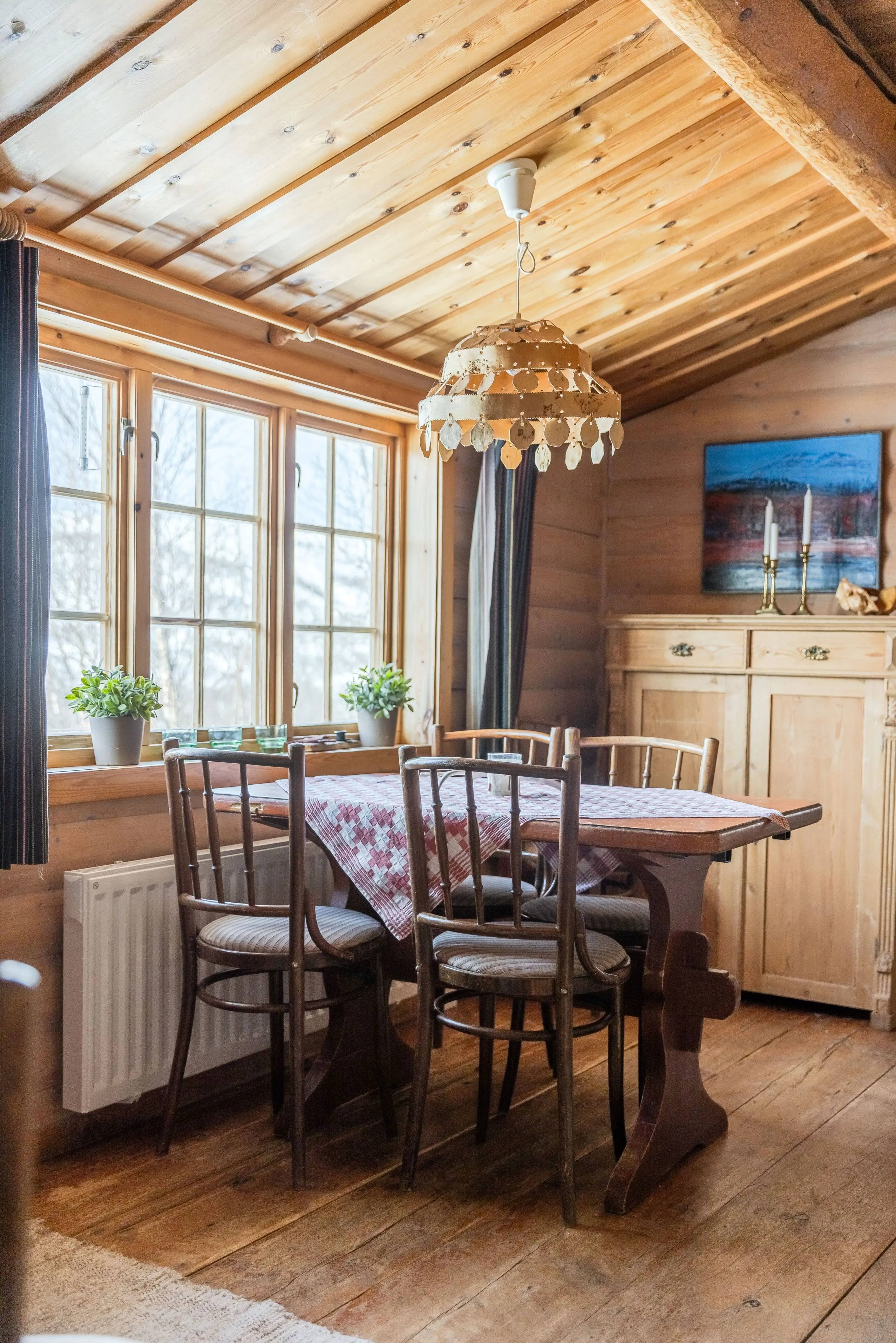 1970s Cabin with Expansive Lot near Ski Slopes in Tänndalen Sweden - View image 7 of 32