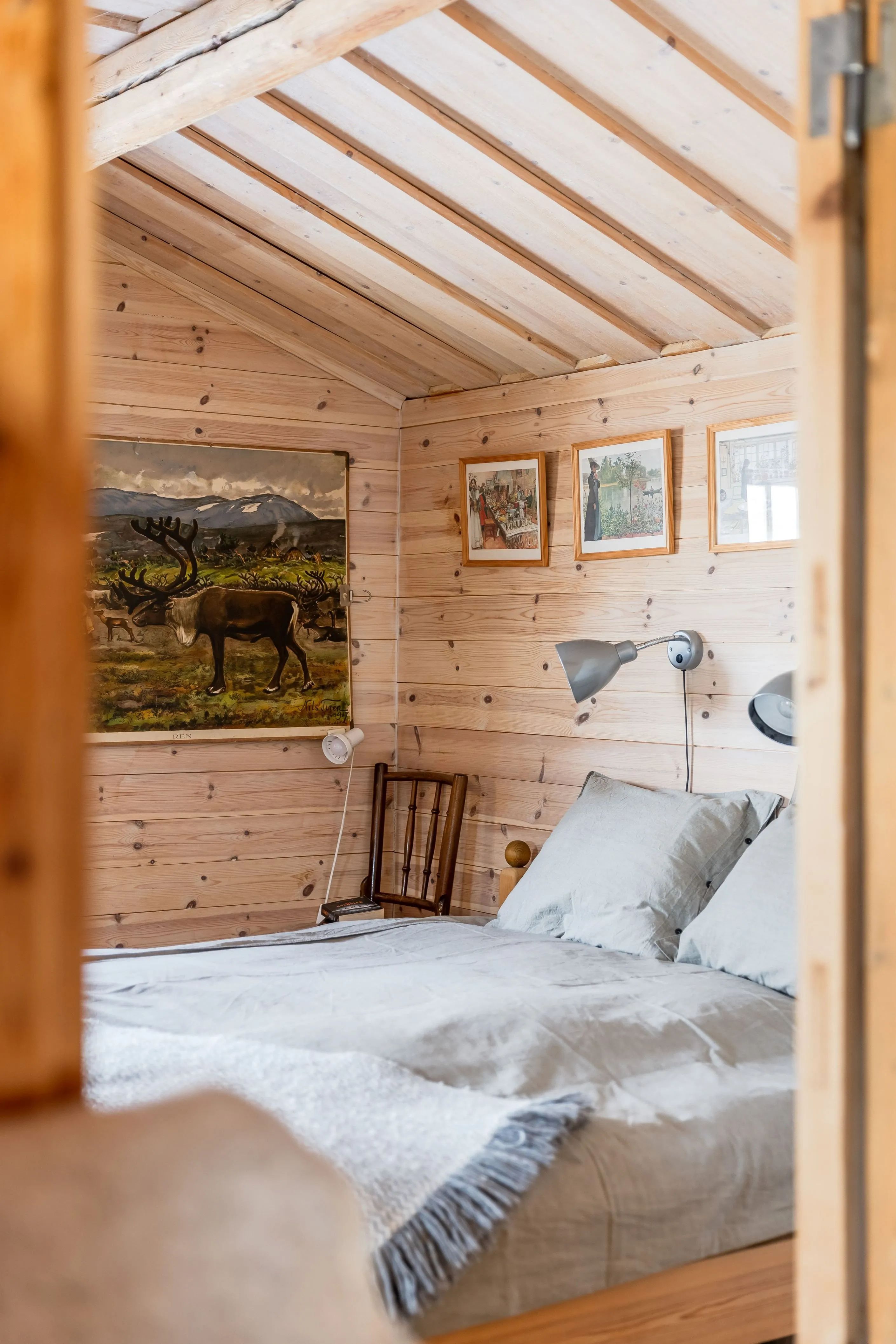 1970s Cabin with Expansive Lot near Ski Slopes in Tänndalen Sweden - View image 11 of 32