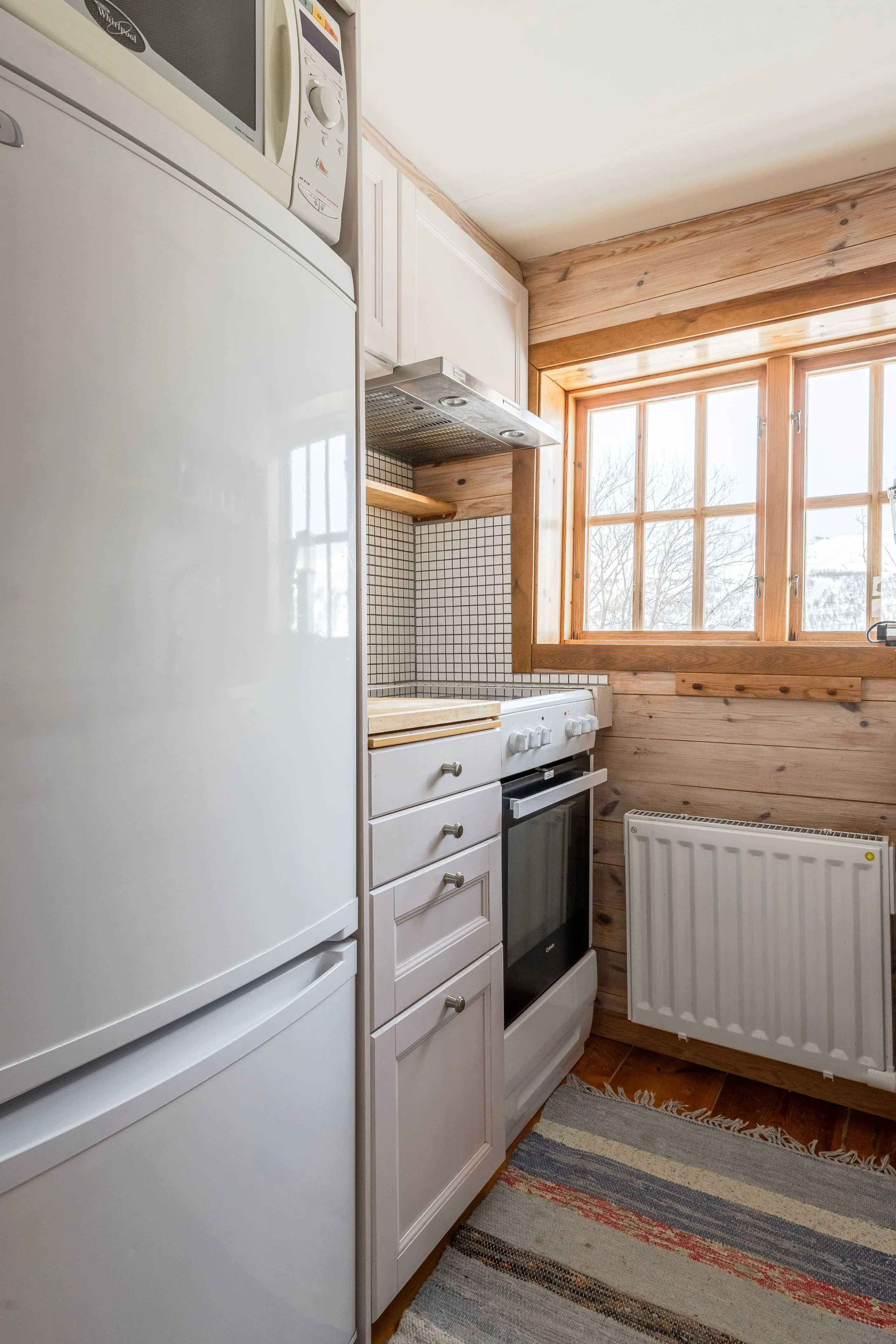 1970s Cabin with Expansive Lot near Ski Slopes in Tänndalen Sweden - View image 14 of 32