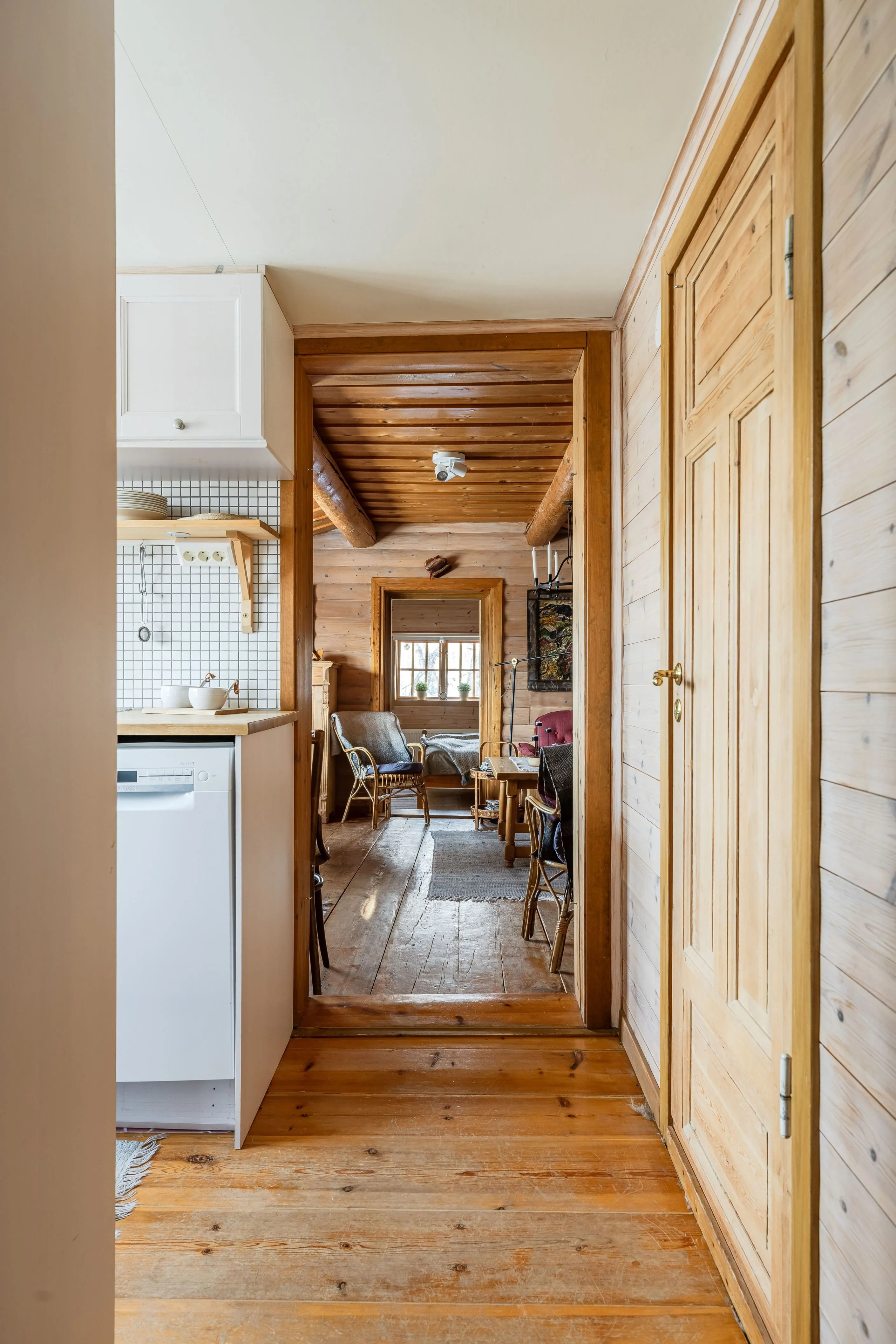 1970s Cabin with Expansive Lot near Ski Slopes in Tänndalen Sweden - View image 16 of 32