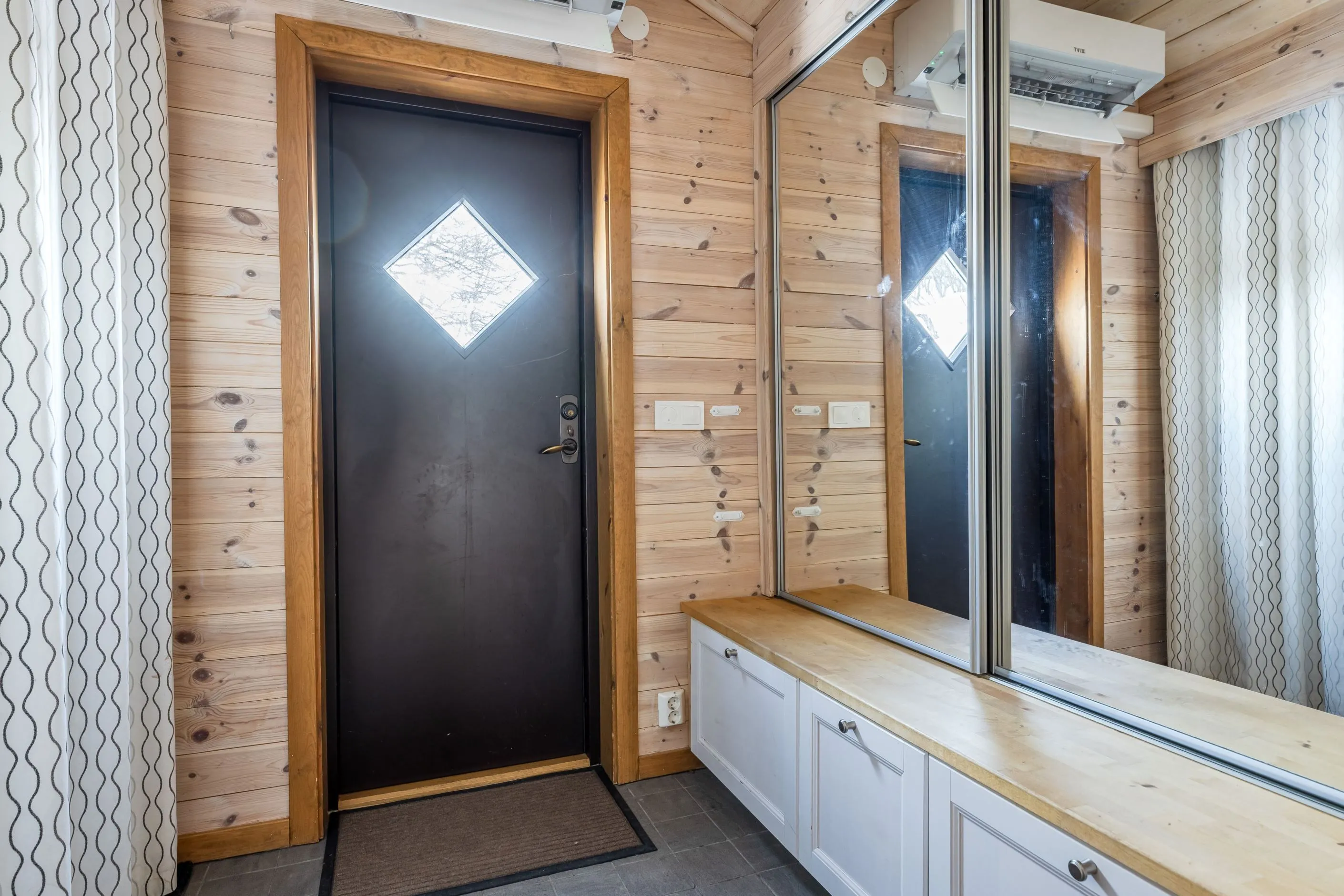 1970s Cabin with Expansive Lot near Ski Slopes in Tänndalen Sweden - View image 18 of 32