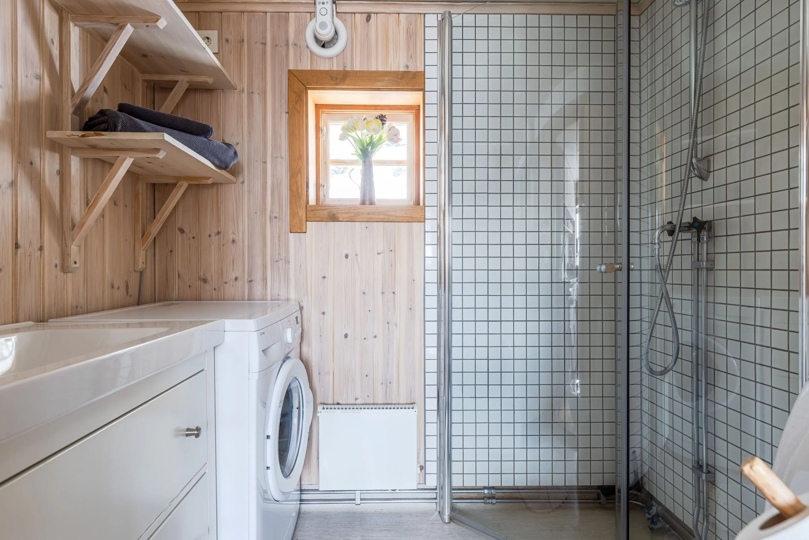 1970s Cabin with Expansive Lot near Ski Slopes in Tänndalen Sweden - View image 19 of 32