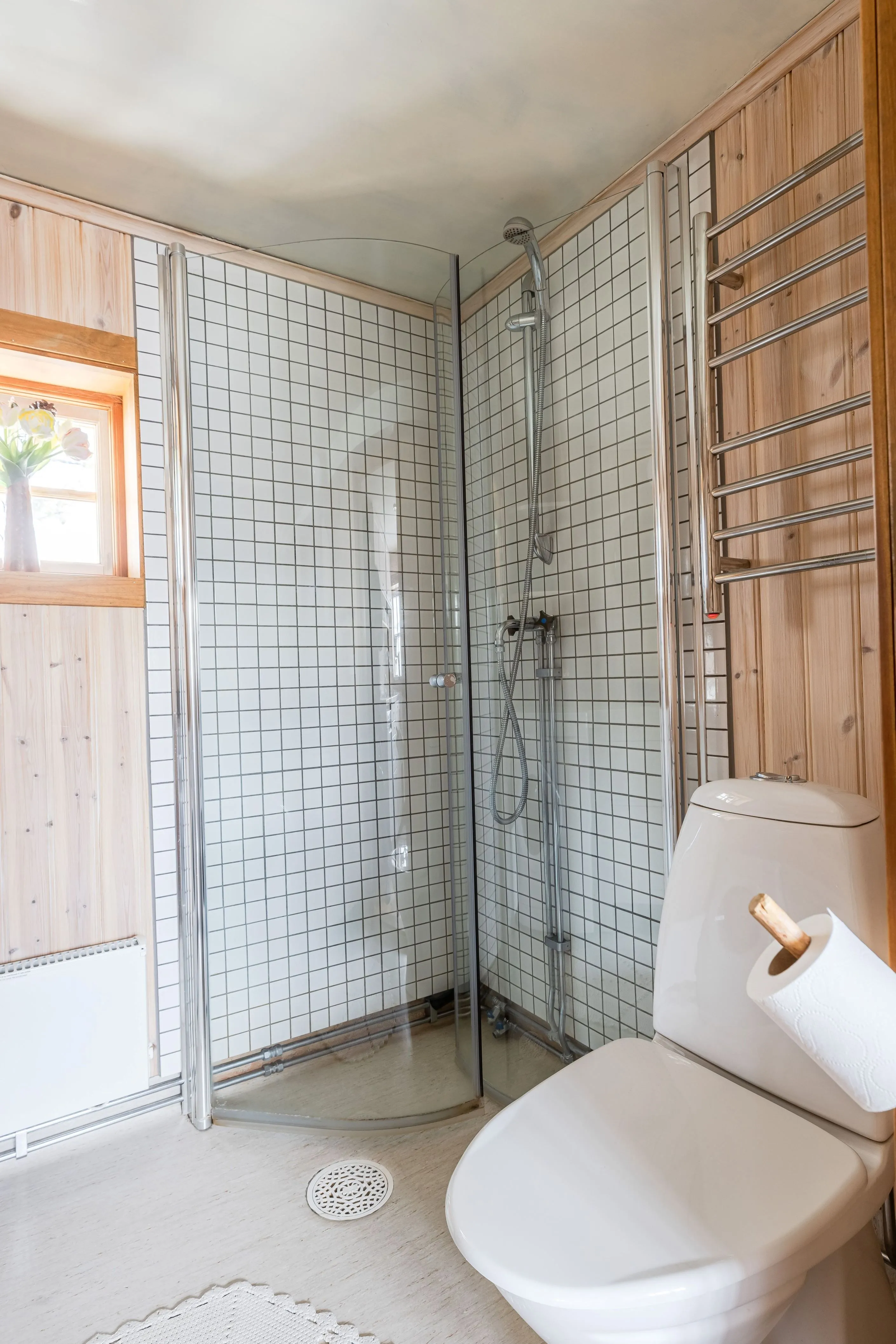 1970s Cabin with Expansive Lot near Ski Slopes in Tänndalen Sweden - View image 20 of 32