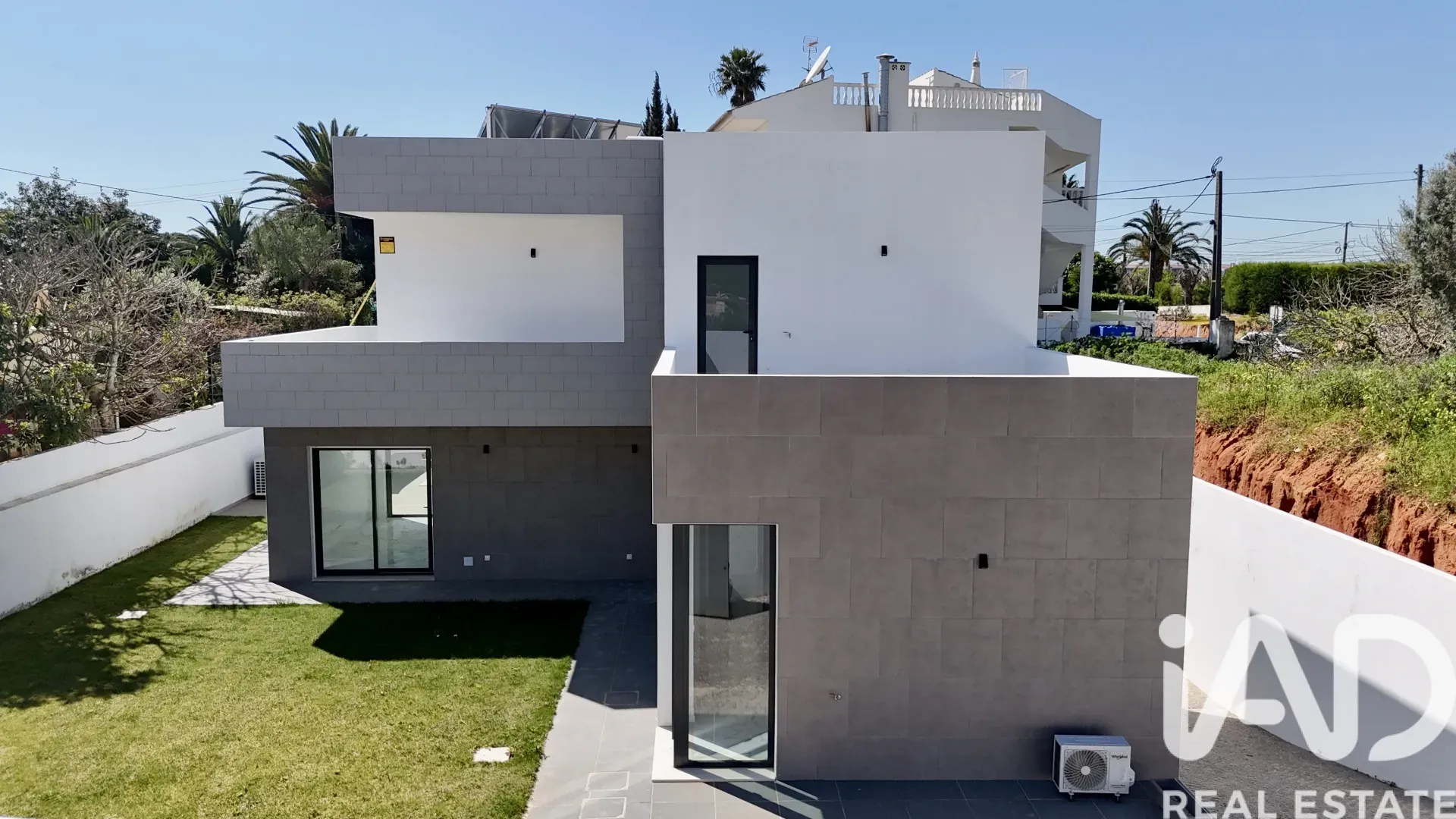 Modern 3-Bedroom House with Pool and Garden in Sunny Lagos, Portugal - Image 2