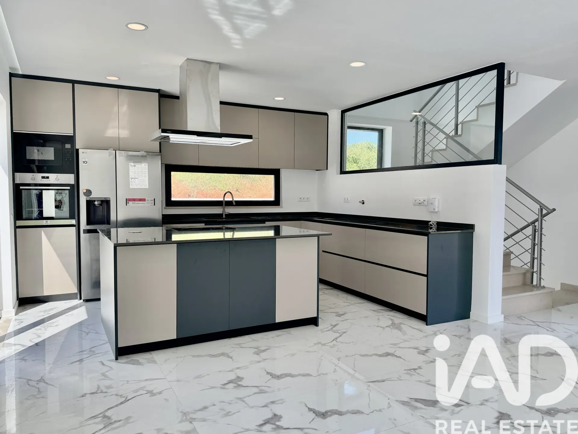 Modern 3-Bedroom House with Pool and Garden in Sunny Lagos, Portugal - View image 8 of 33