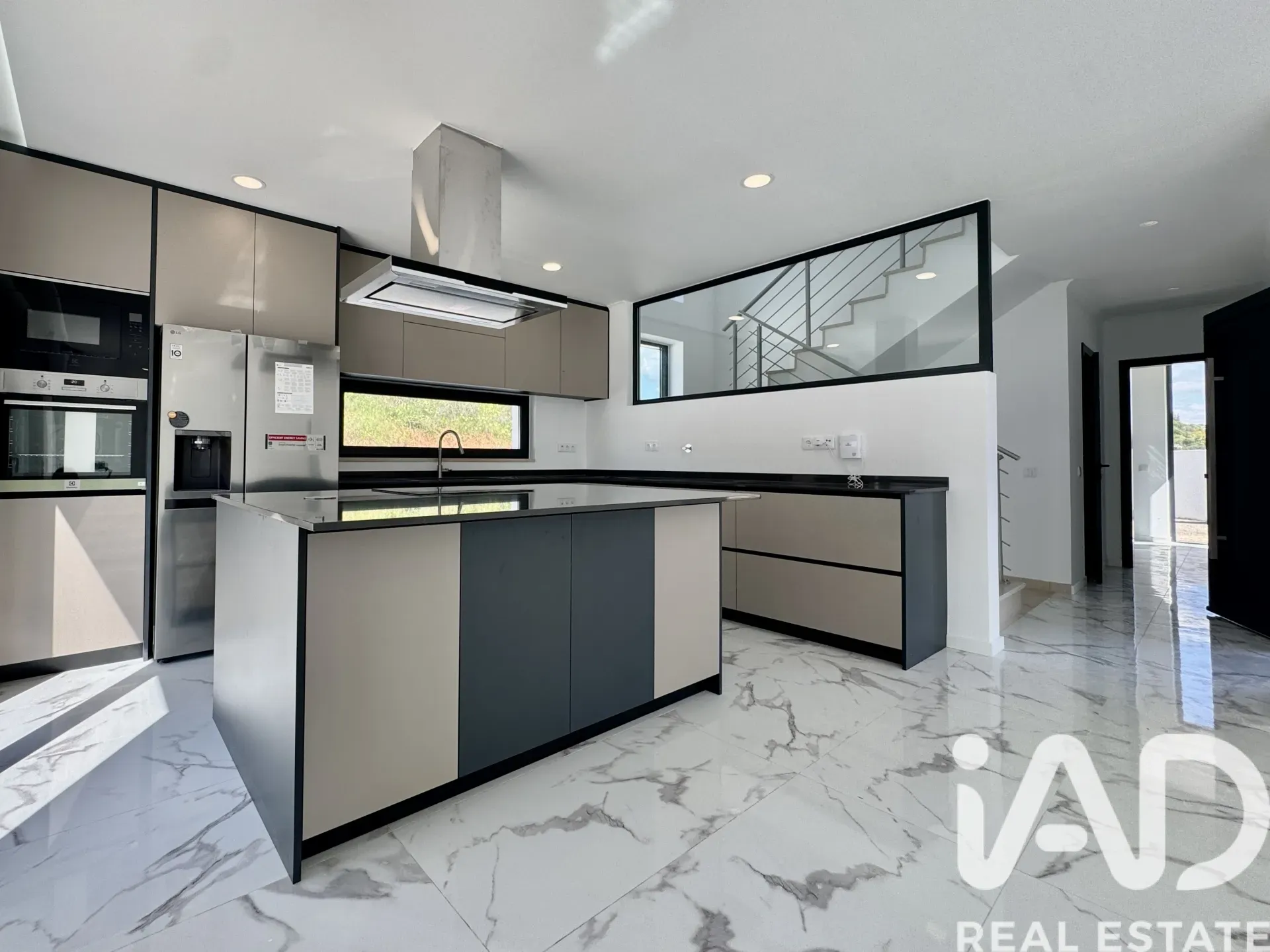 Modern 3-Bedroom House with Pool and Garden in Sunny Lagos, Portugal - View image 9 of 33